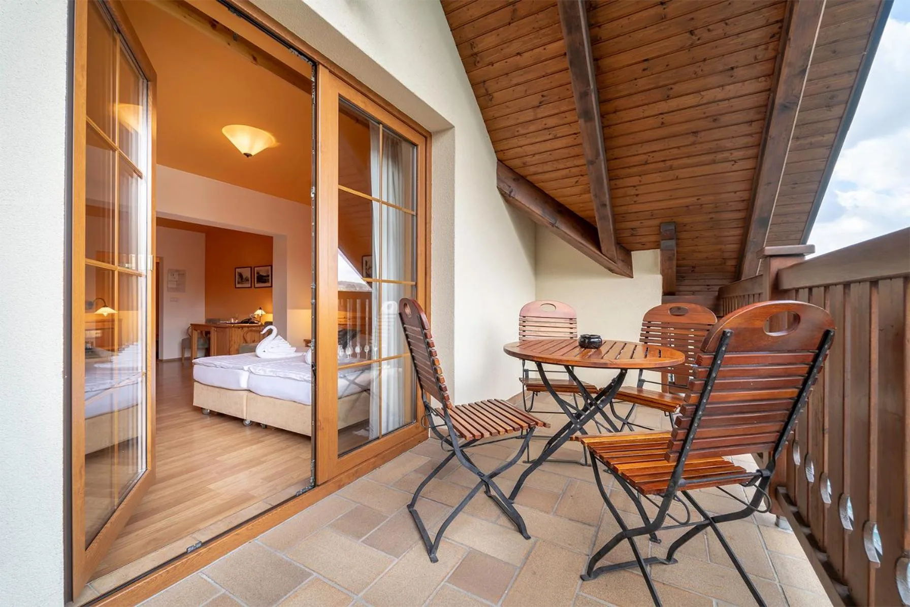 Balcony/Terrace, Bed in Hotel Vyhlídka