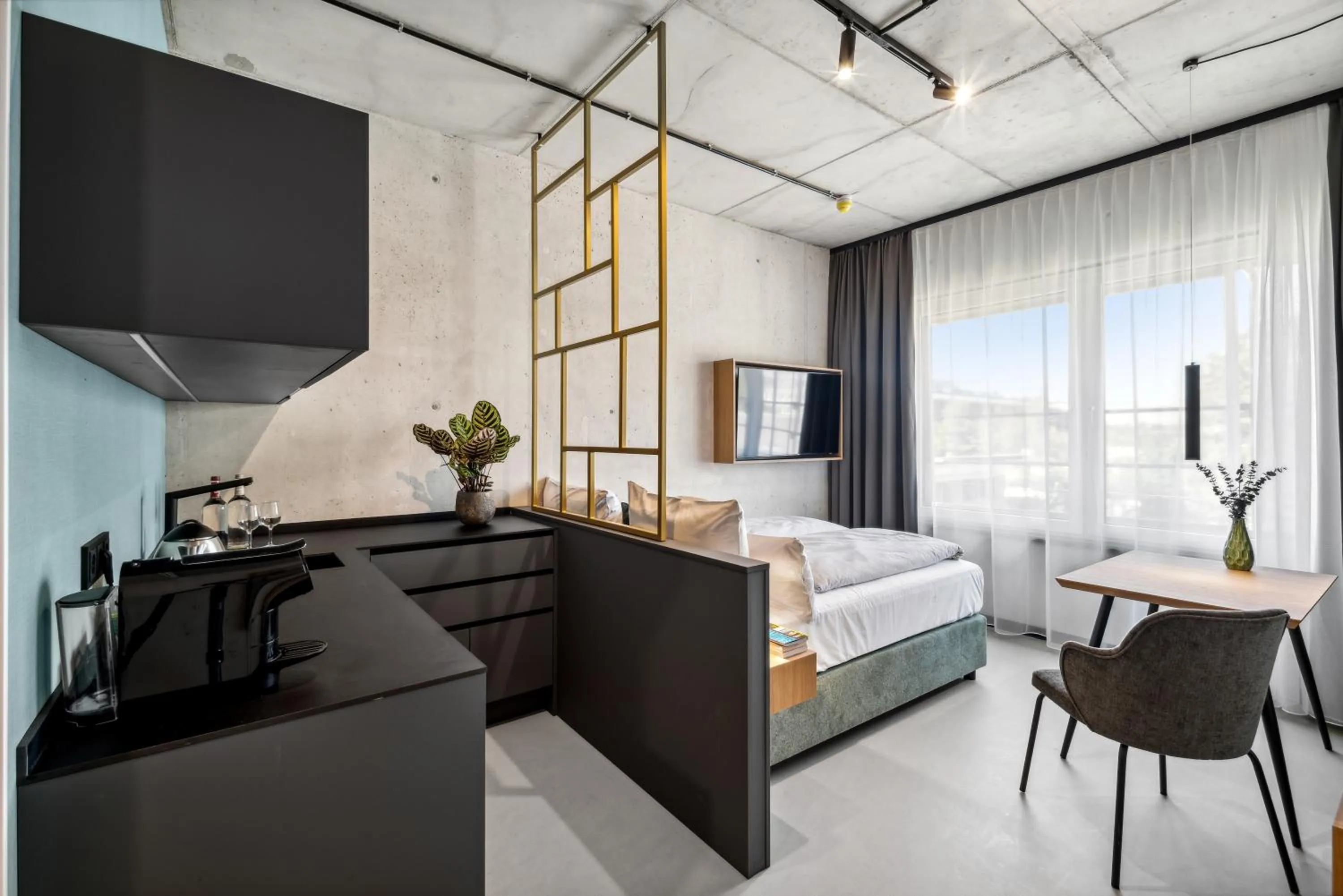 Kitchen or kitchenette, Bed in Nena Apartments München City East