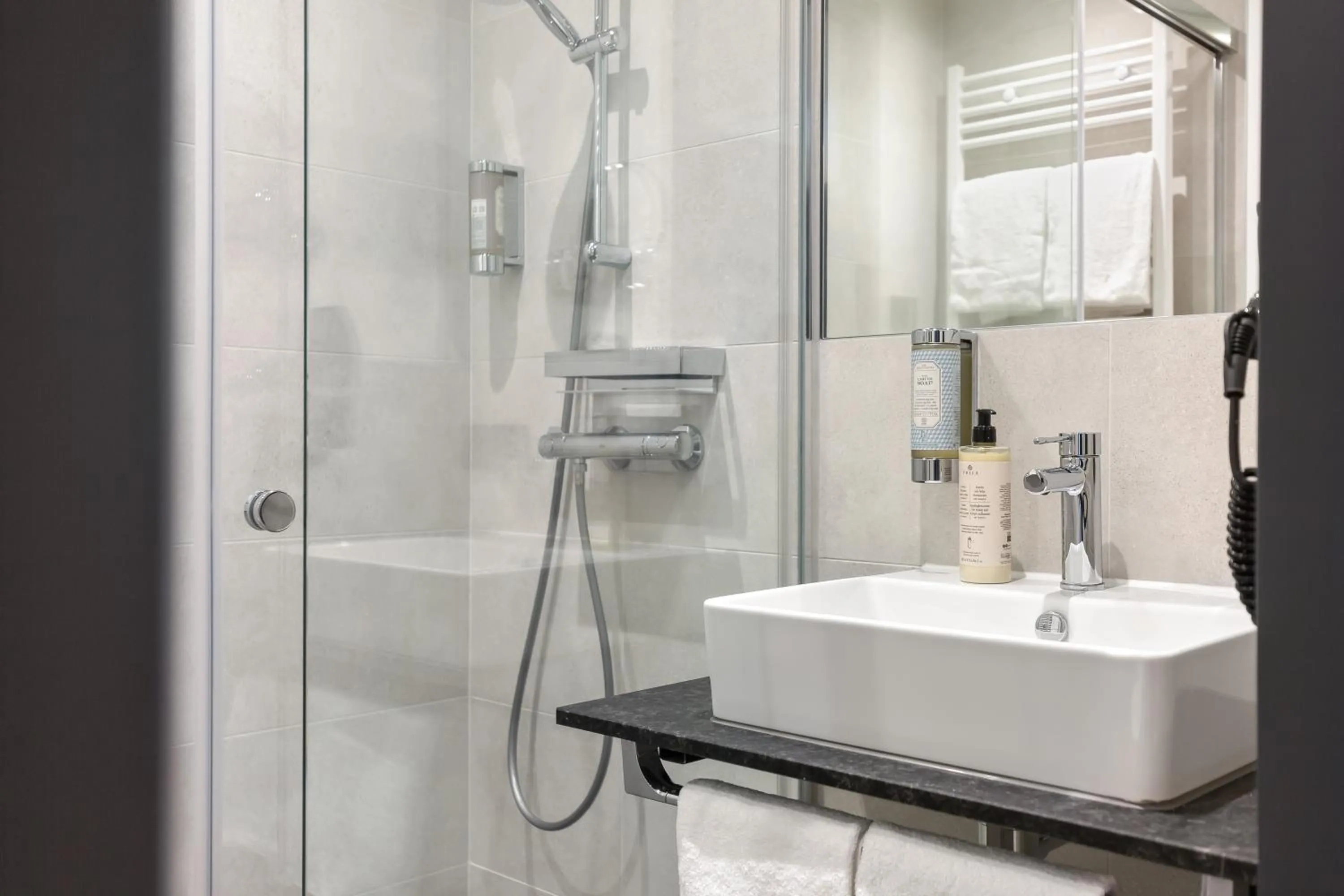 Bathroom in Nena Apartments München City