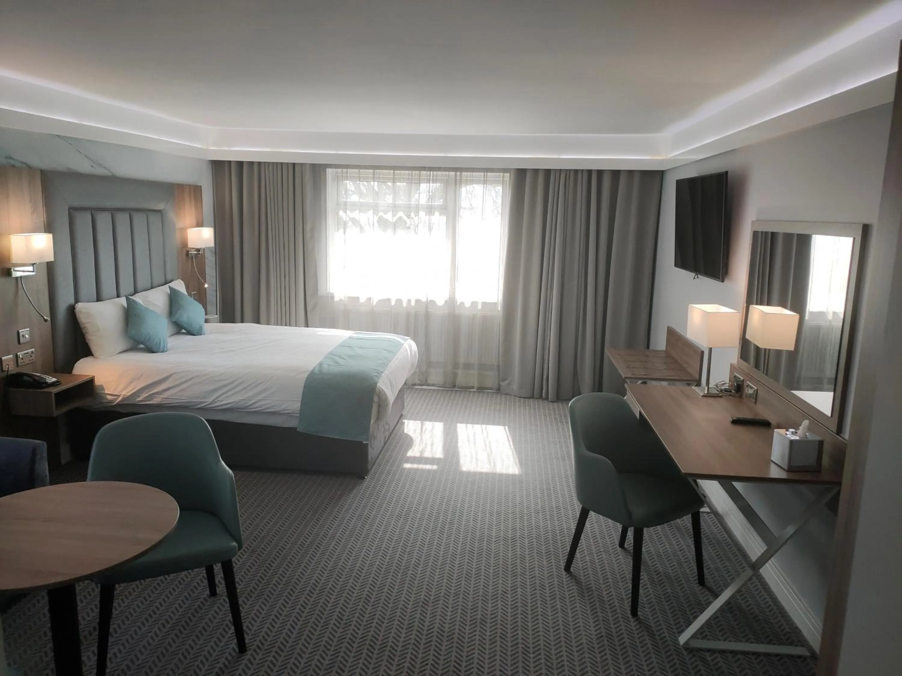 Photo of the whole room, Bed in Best Western Premier Heronston Hotel & Spa