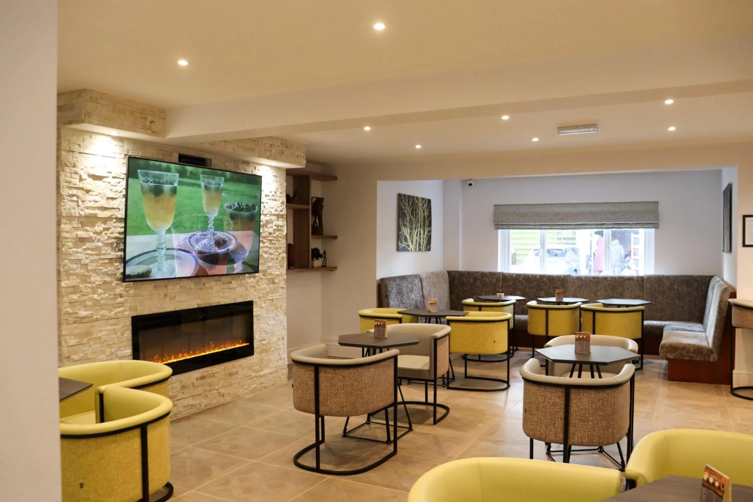 Lounge or bar in Best Western Premier Heronston Hotel & Spa