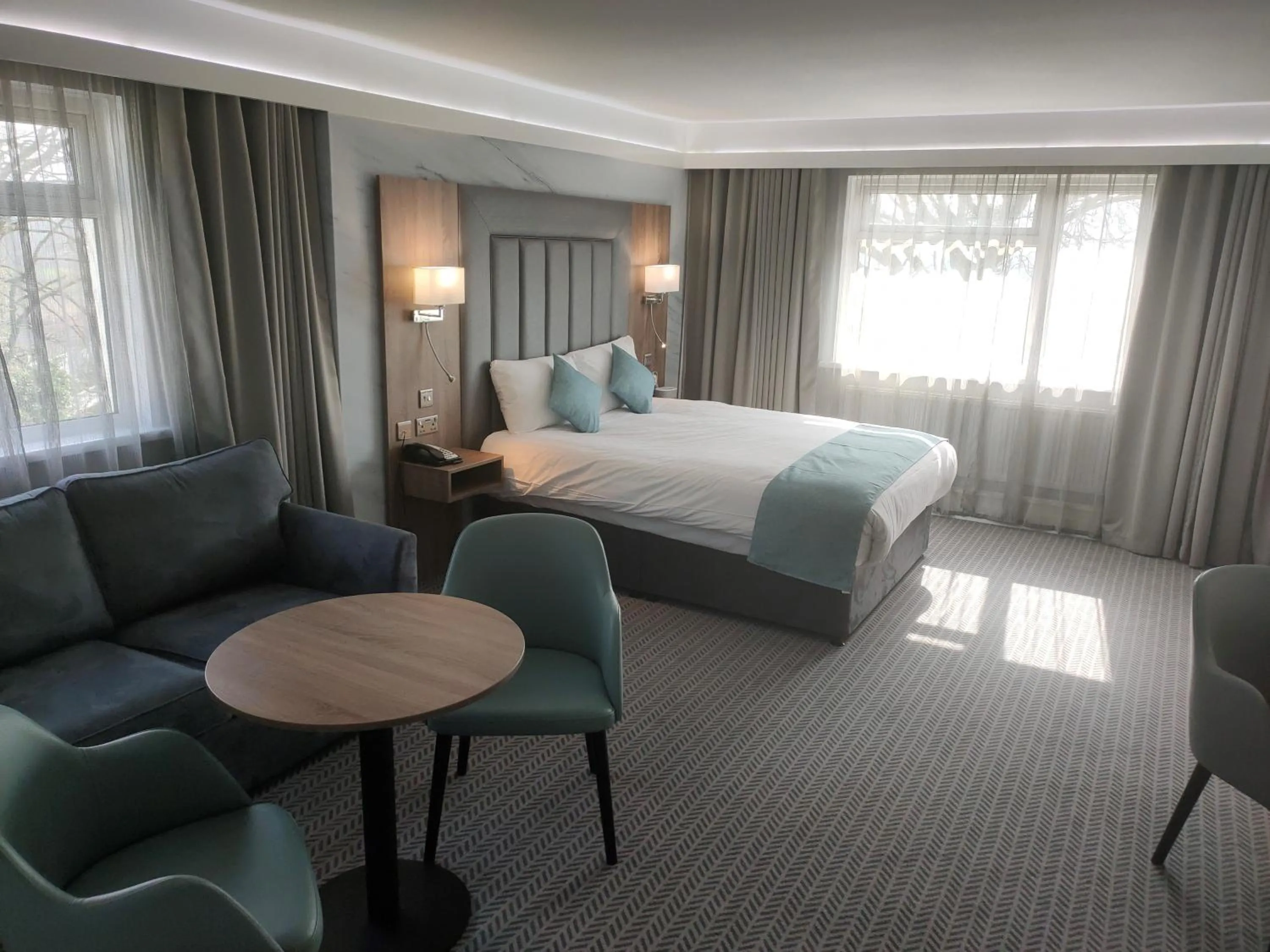 Photo of the whole room, Bed in Best Western Premier Heronston Hotel & Spa