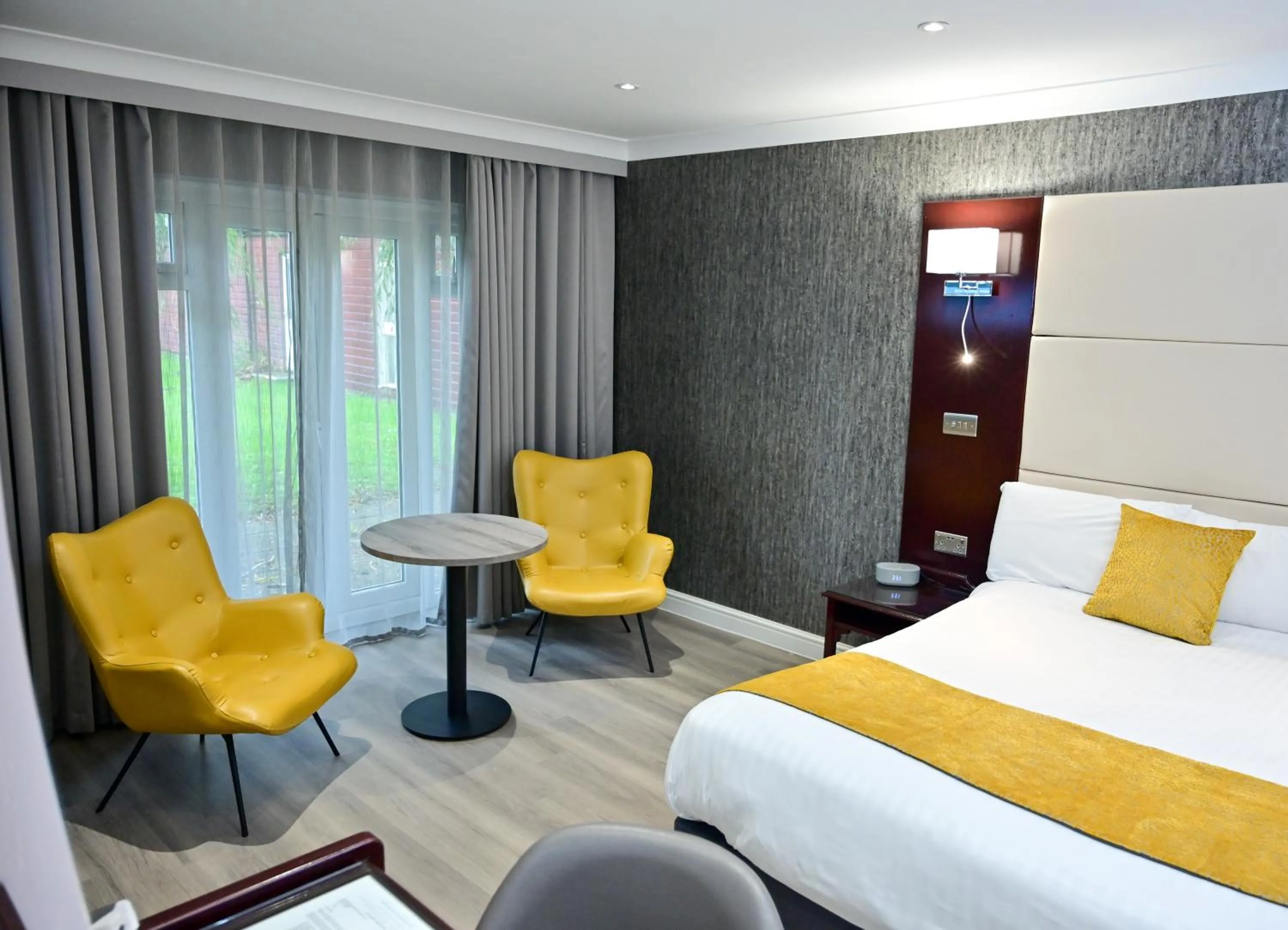 Bedroom, Bed in Best Western Premier Heronston Hotel & Spa