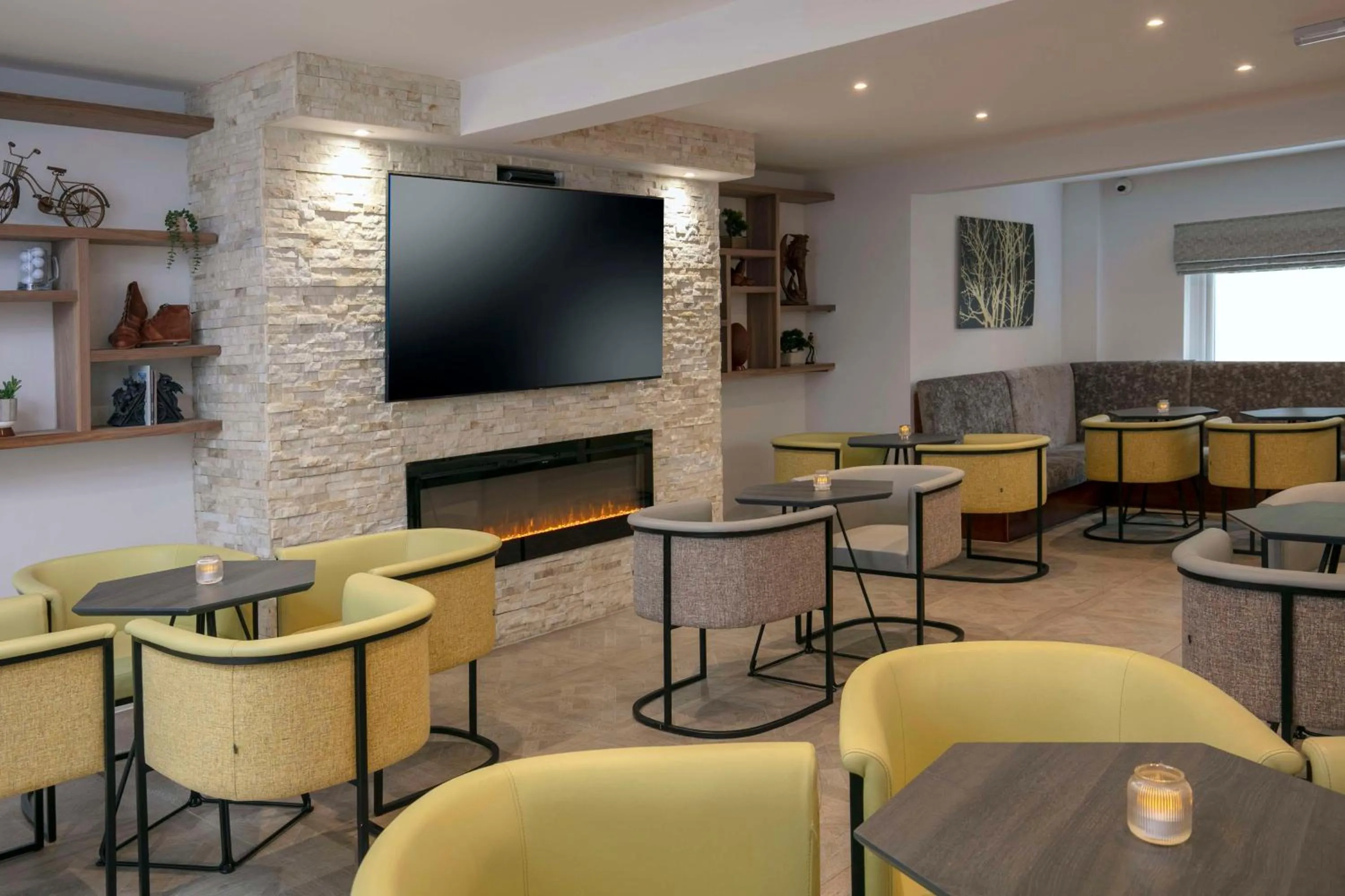 Restaurant/places to eat in Best Western Premier Heronston Hotel & Spa