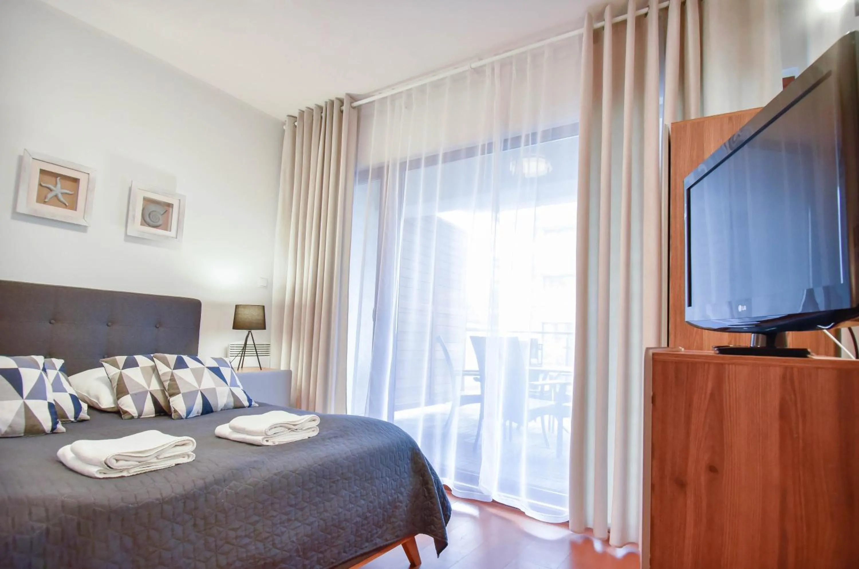 Bed in Apartamenty Na Wyspie - Baltic Park - Apartamenty z sypialnią i parkingiem - ul Uzdrowiskowa 24-34