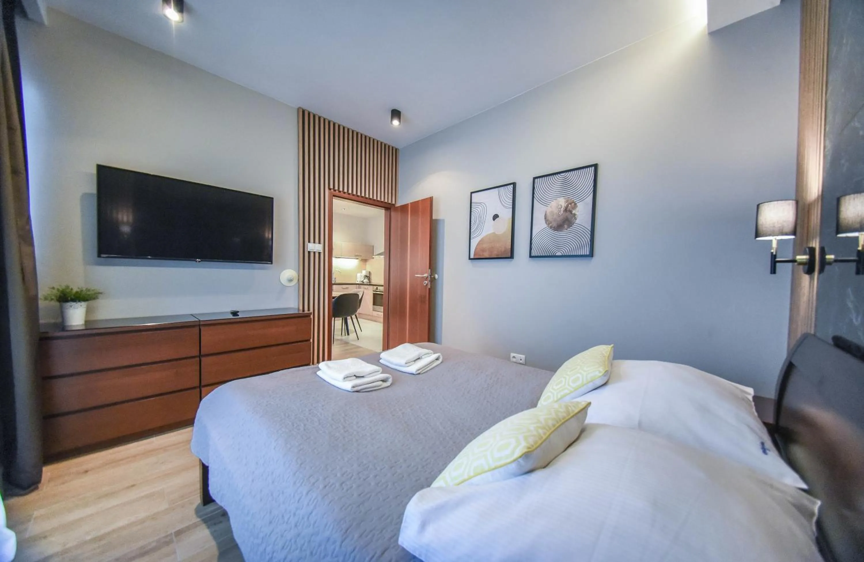 Bed in Apartamenty Na Wyspie - Baltic Park - Apartamenty z sypialnią i parkingiem - ul Uzdrowiskowa 24-34