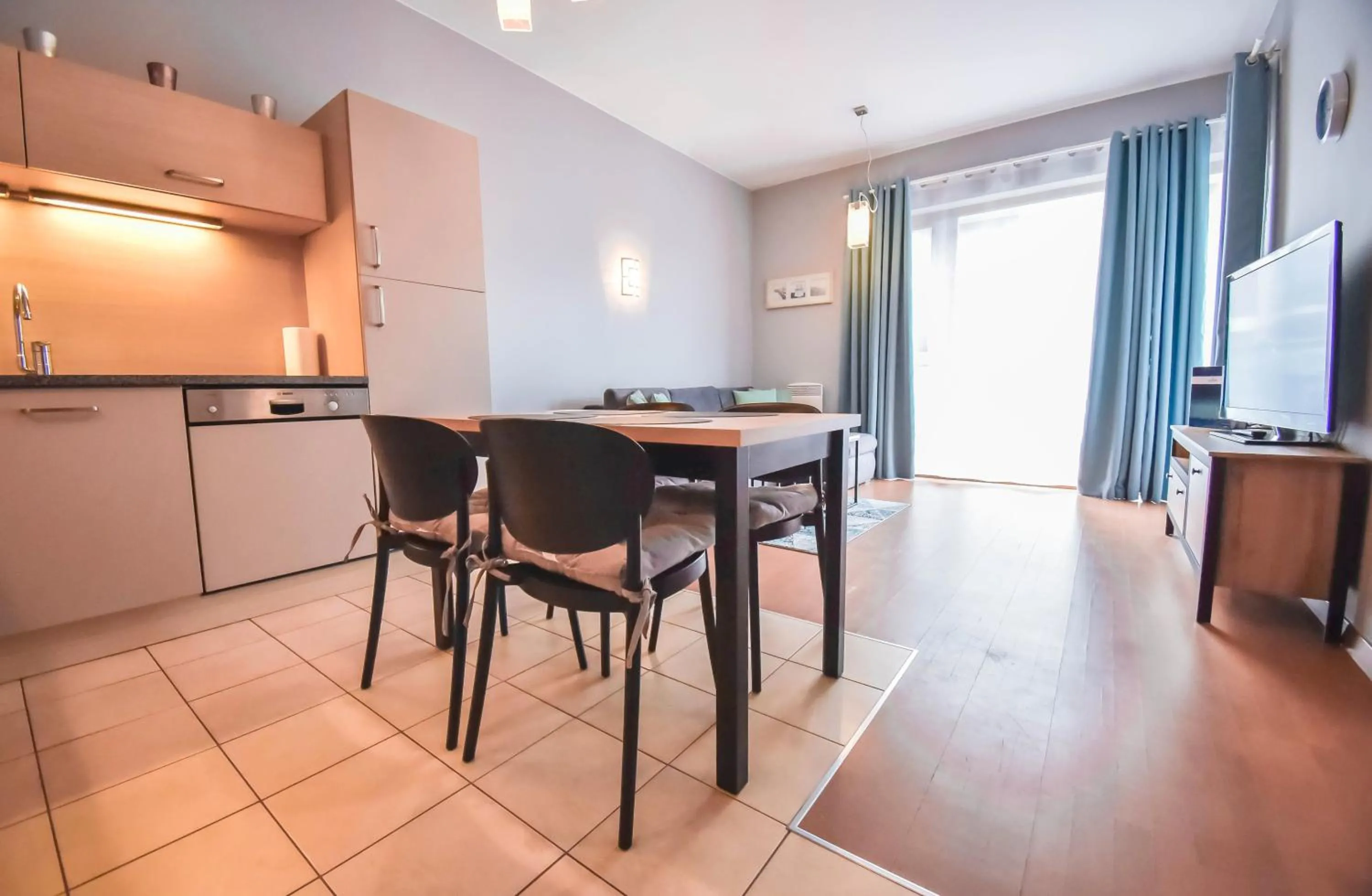 Dining area in Apartamenty Na Wyspie - Baltic Park - Apartamenty z sypialnią i parkingiem - ul Uzdrowiskowa 24-34