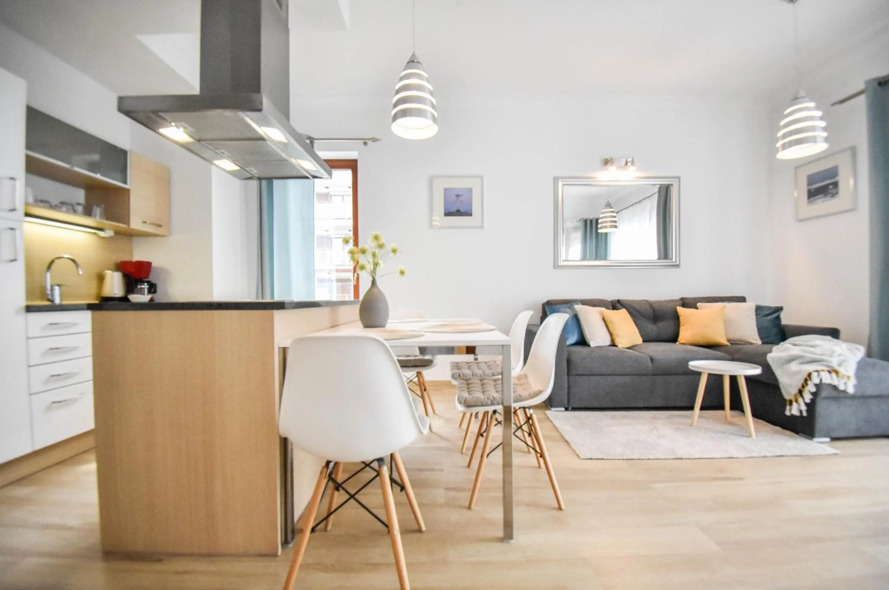 Kitchen or kitchenette in Apartamenty Na Wyspie - Baltic Park - Apartamenty z sypialnią i parkingiem - ul Uzdrowiskowa 24-34