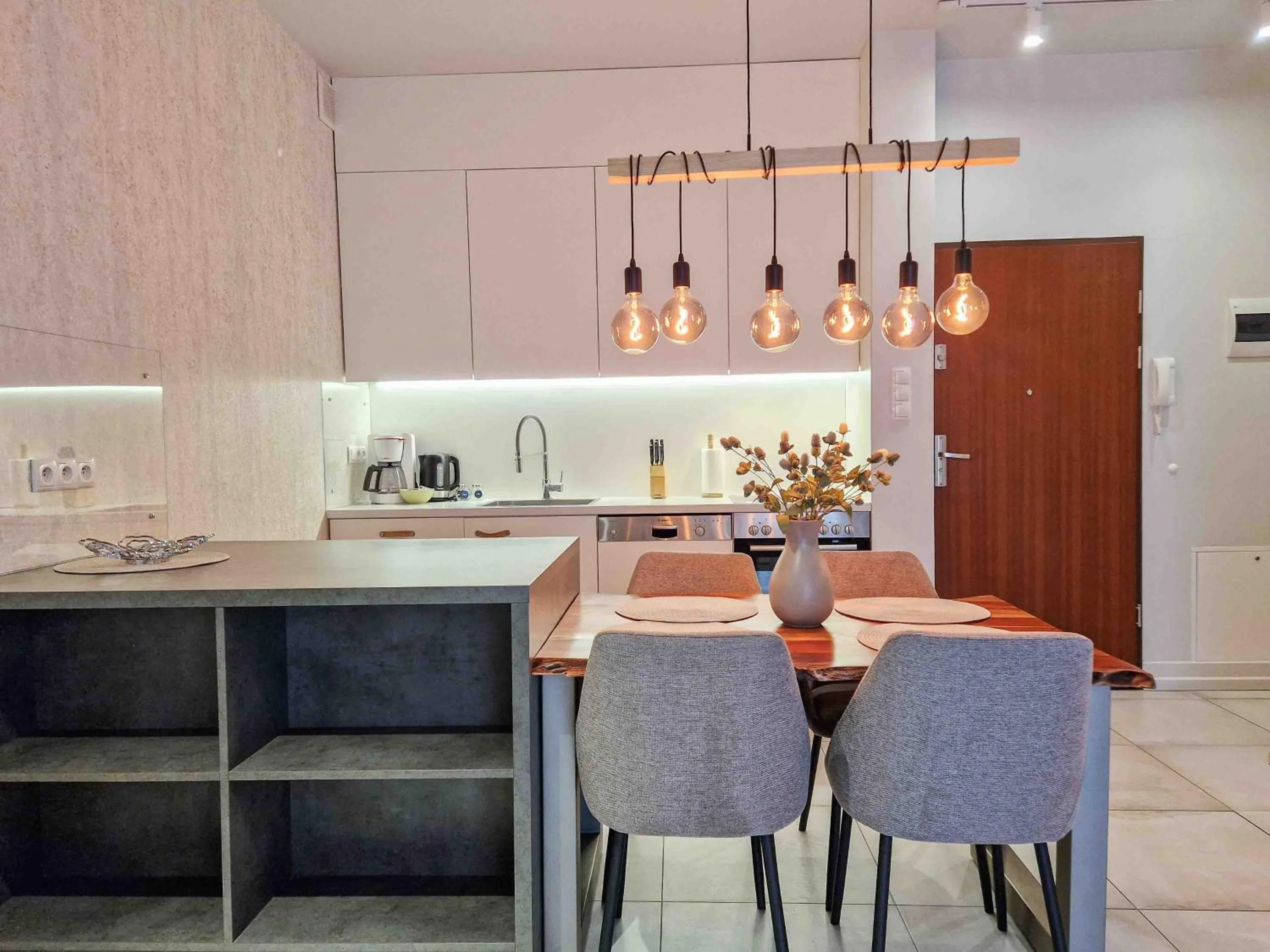 Kitchen or kitchenette in Apartamenty Na Wyspie - Baltic Park - Apartamenty z sypialnią i parkingiem - ul Uzdrowiskowa 24-34