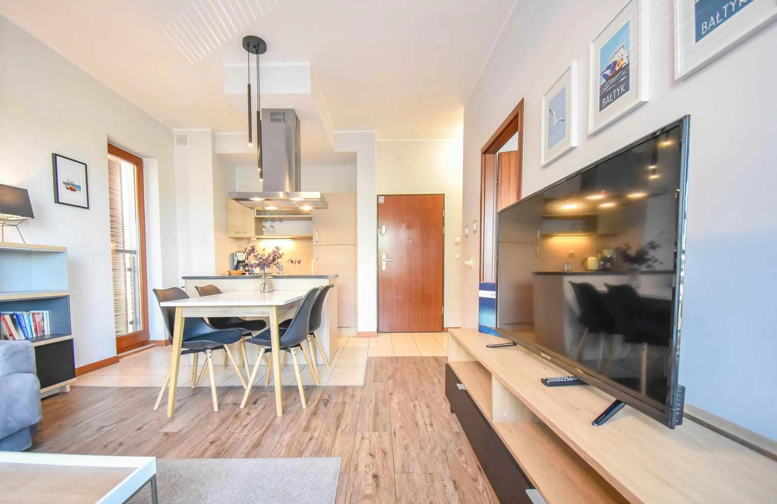 TV and multimedia in Apartamenty Na Wyspie - Baltic Park - Apartamenty z sypialnią i parkingiem - ul Uzdrowiskowa 24-34