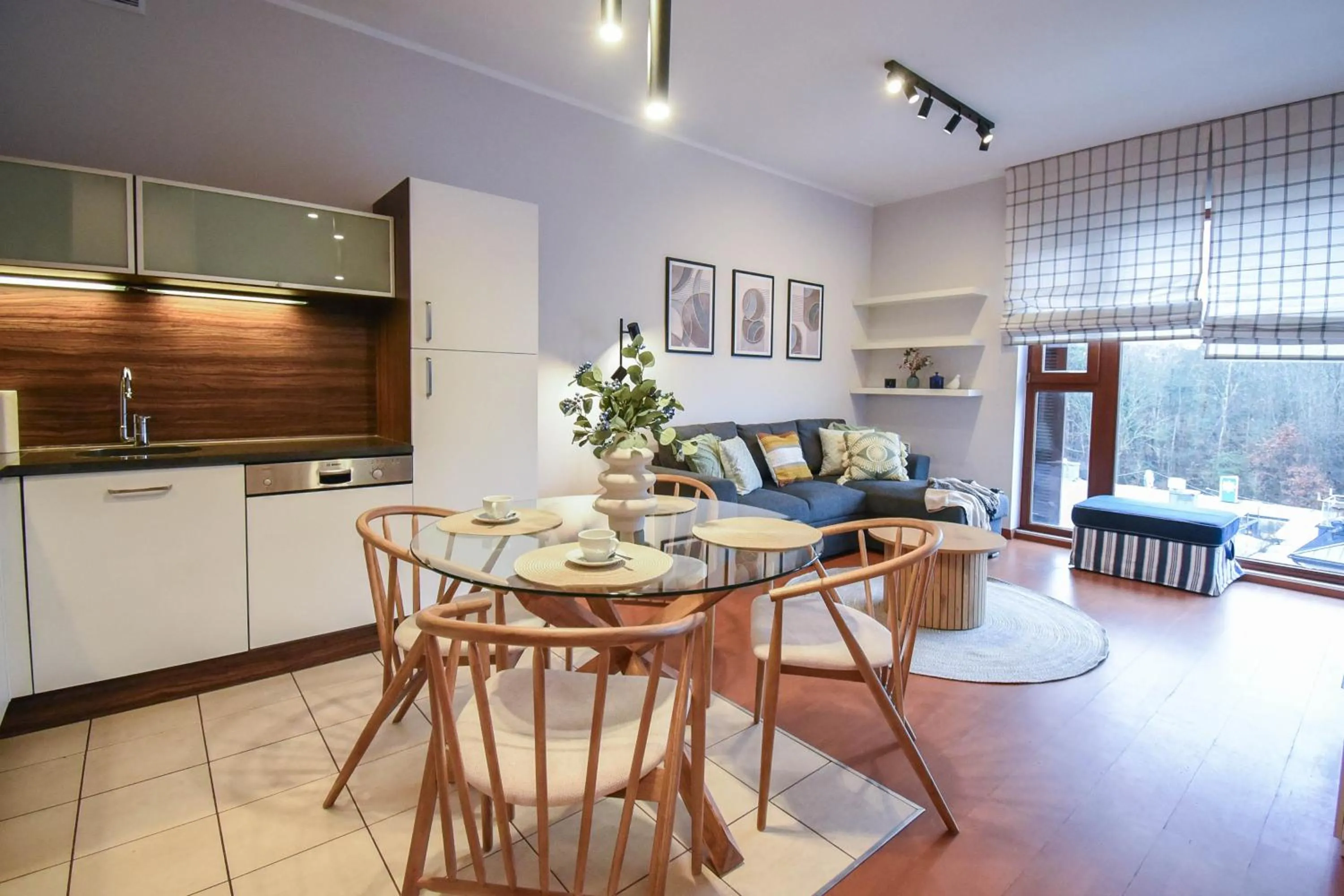 Kitchen or kitchenette in Apartamenty Na Wyspie - Baltic Park - Apartamenty z sypialnią i parkingiem - ul Uzdrowiskowa 24-34