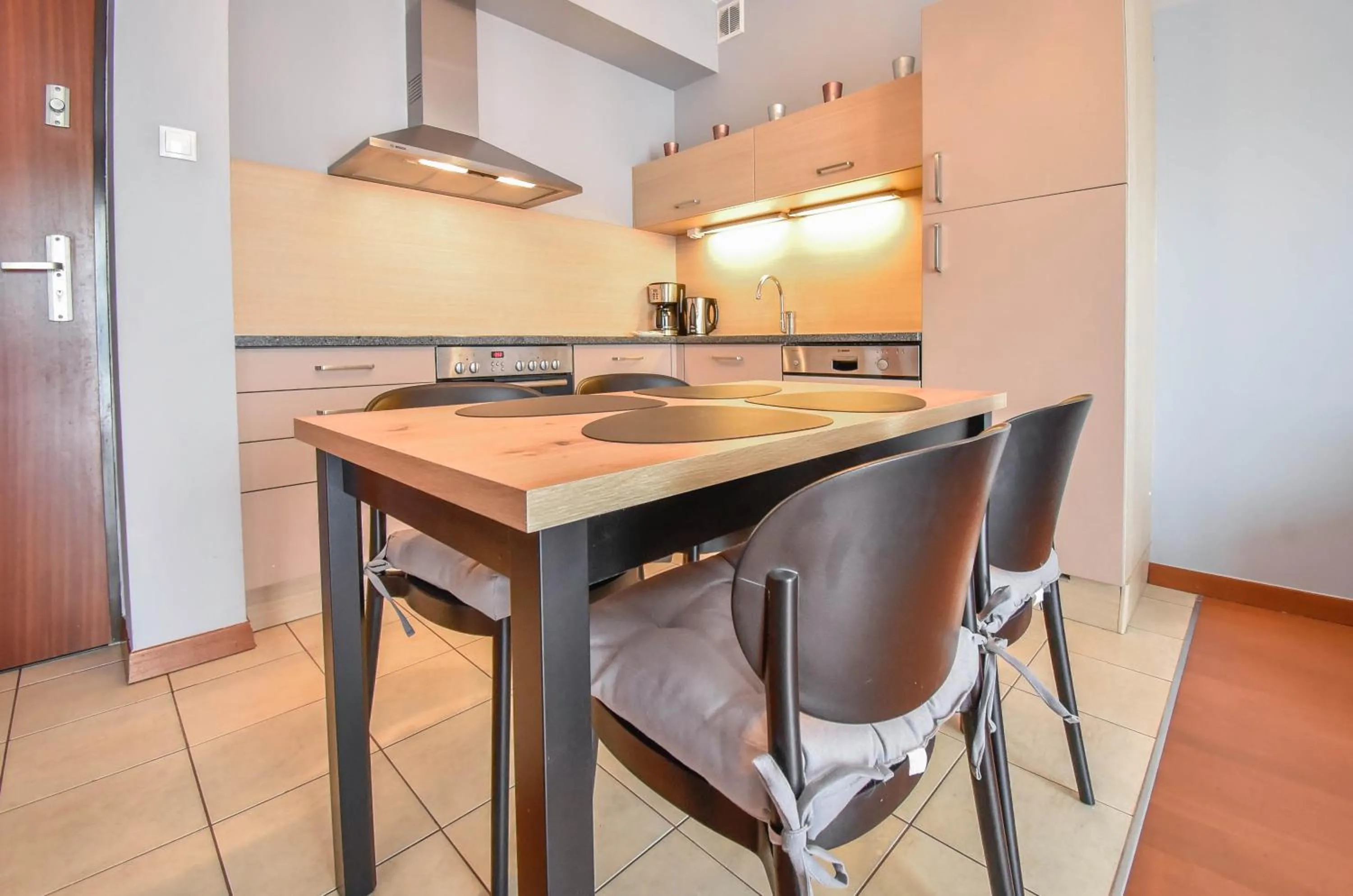 Kitchen or kitchenette in Apartamenty Na Wyspie - Baltic Park - Apartamenty z sypialnią i parkingiem - ul Uzdrowiskowa 24-34
