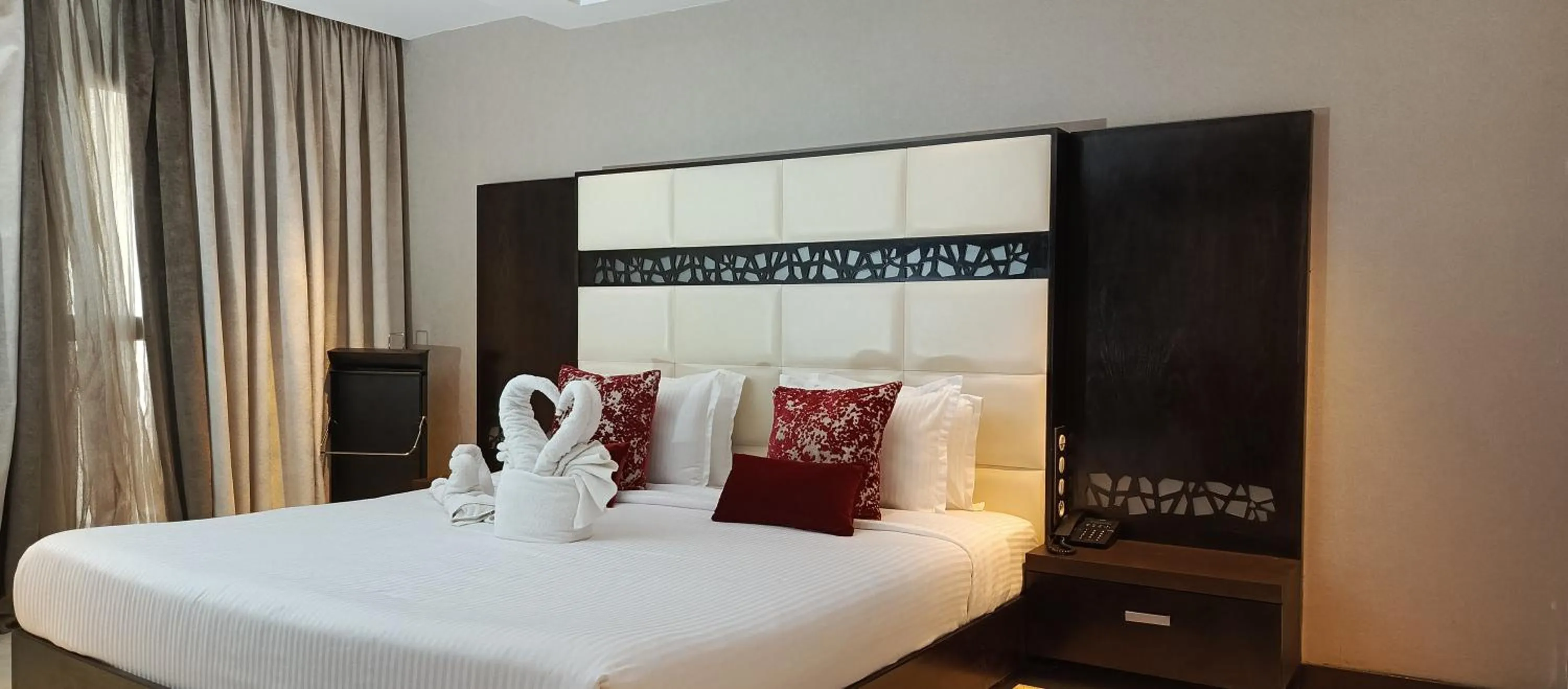 Bed in Samarons Hotels