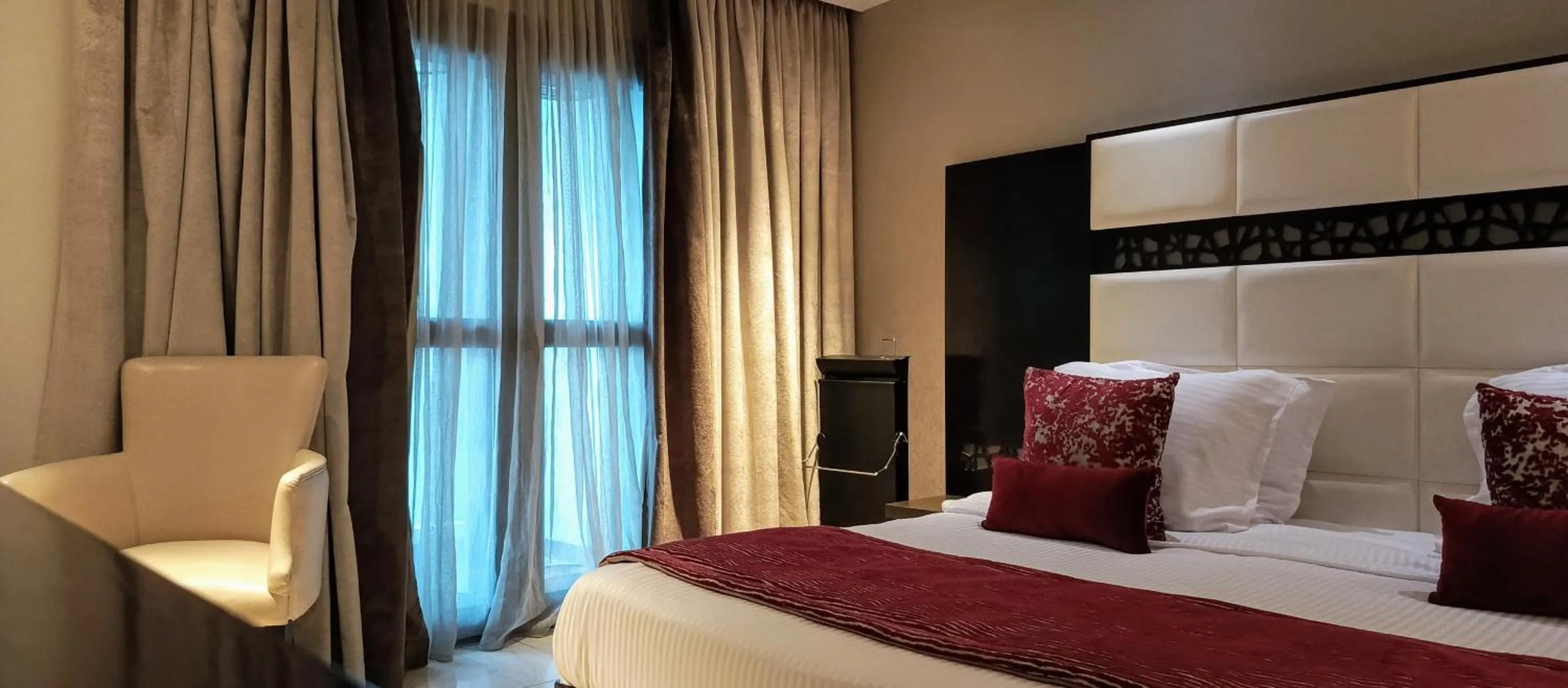 Bed in Samarons Hotels