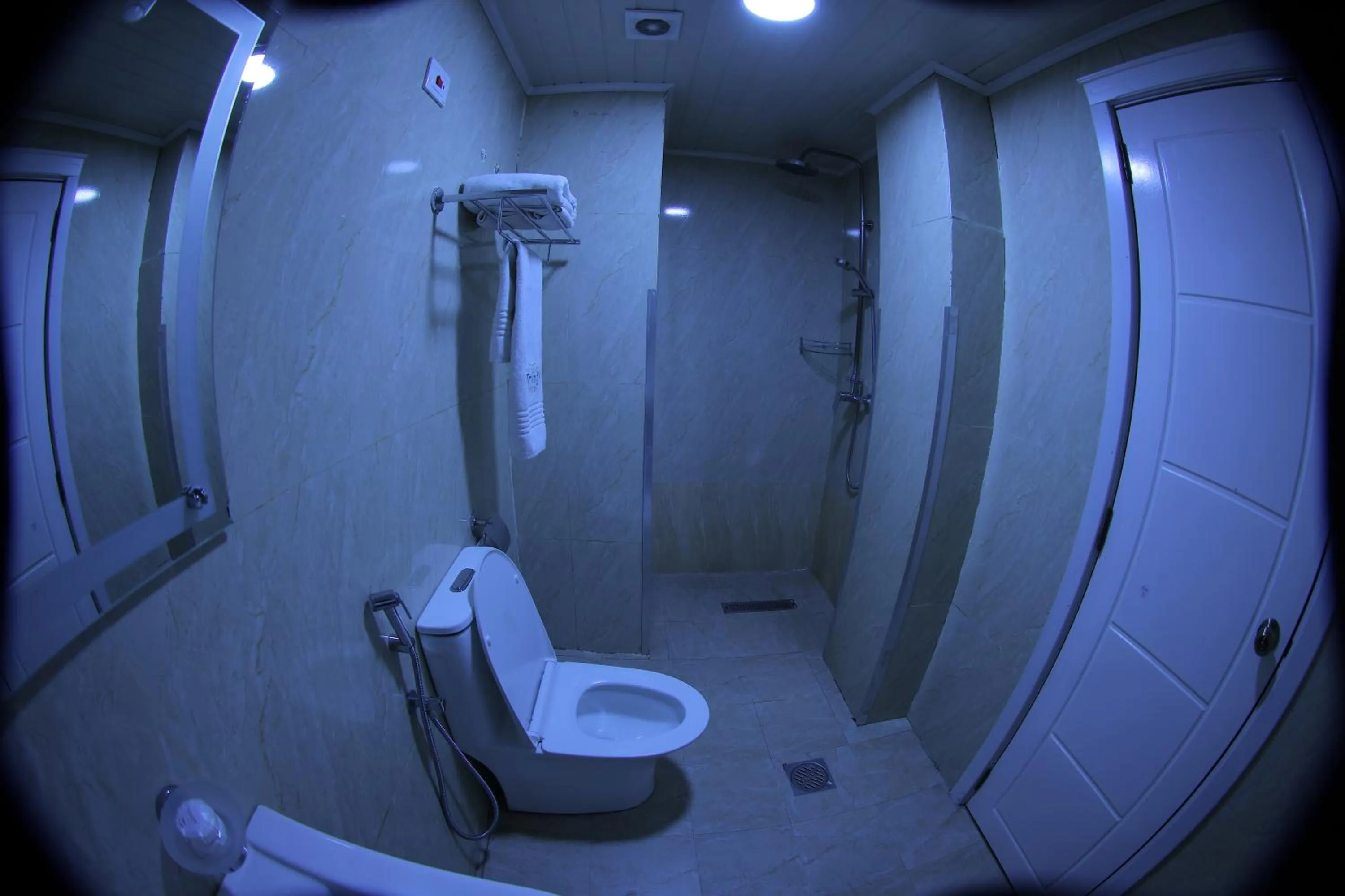 Shower in Trinity Hotel