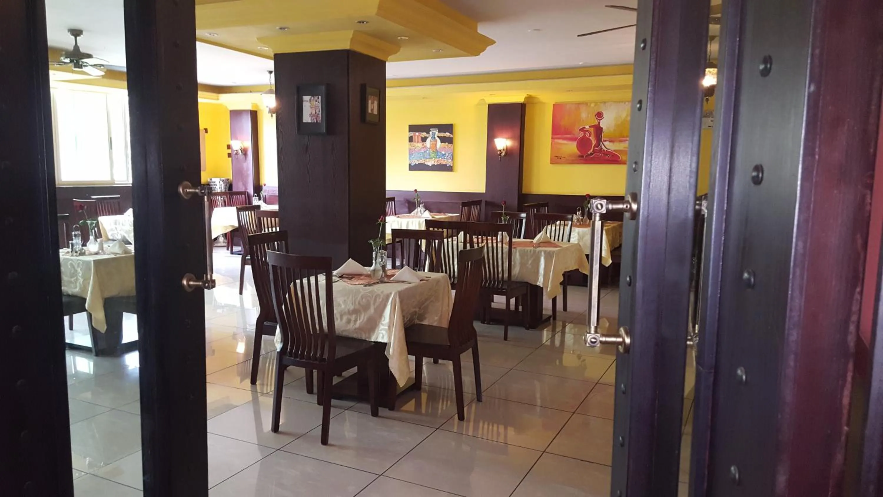 Restaurant/places to eat in Trinity Hotel