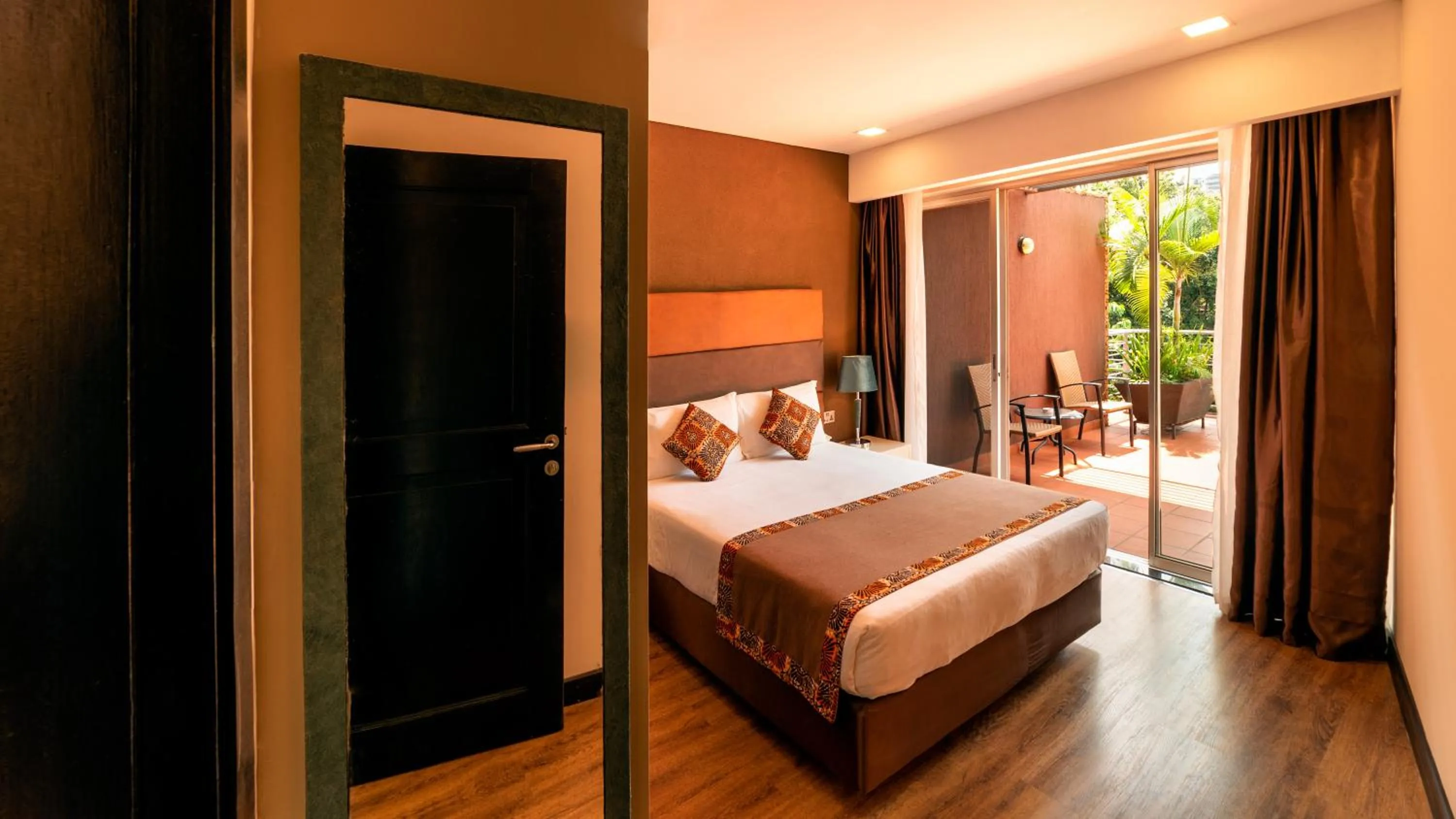 Balcony/Terrace, Bed in Kabira Country Club