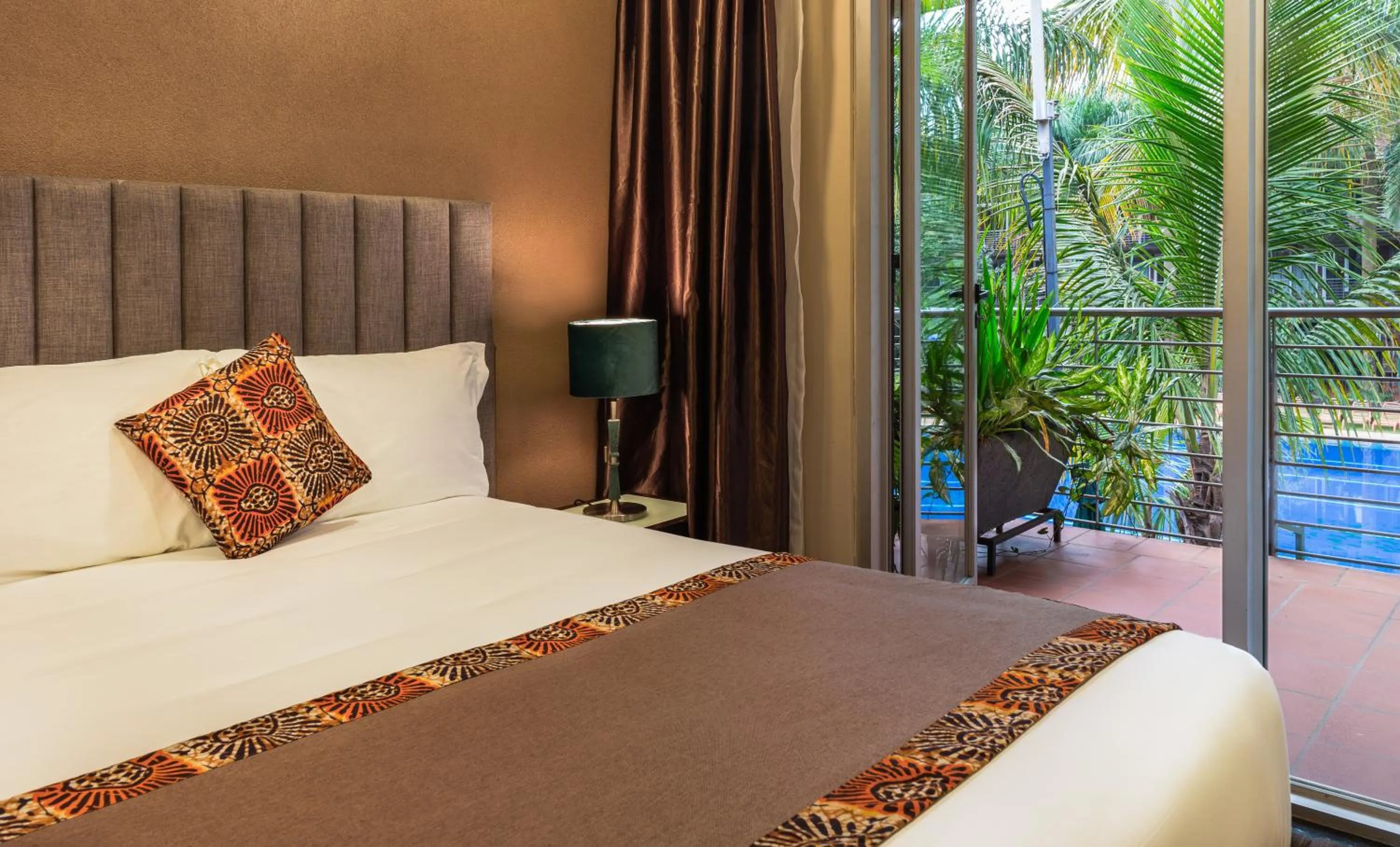 Bedroom, Bed in Kabira Country Club