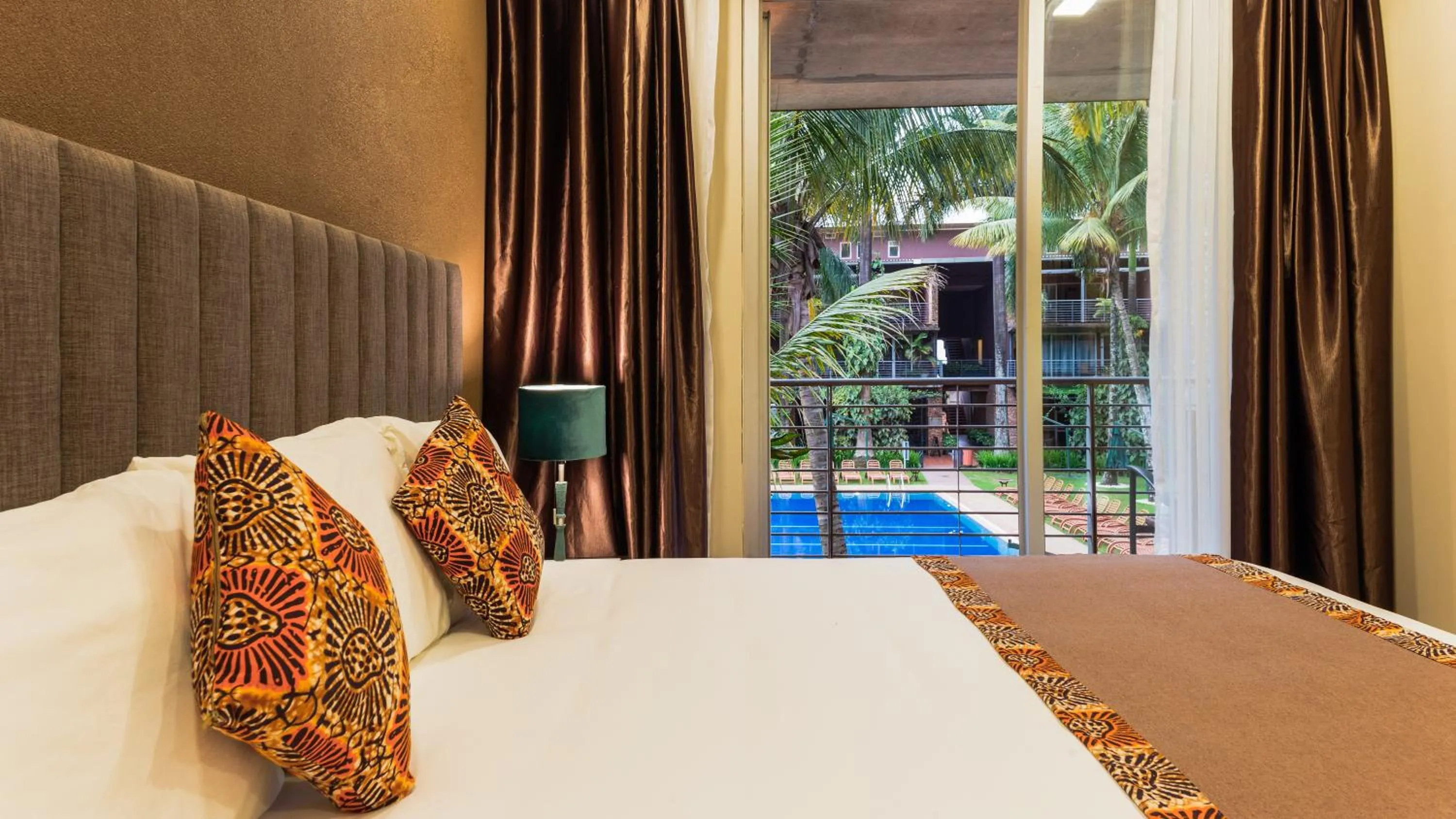 Bedroom, Bed in Kabira Country Club