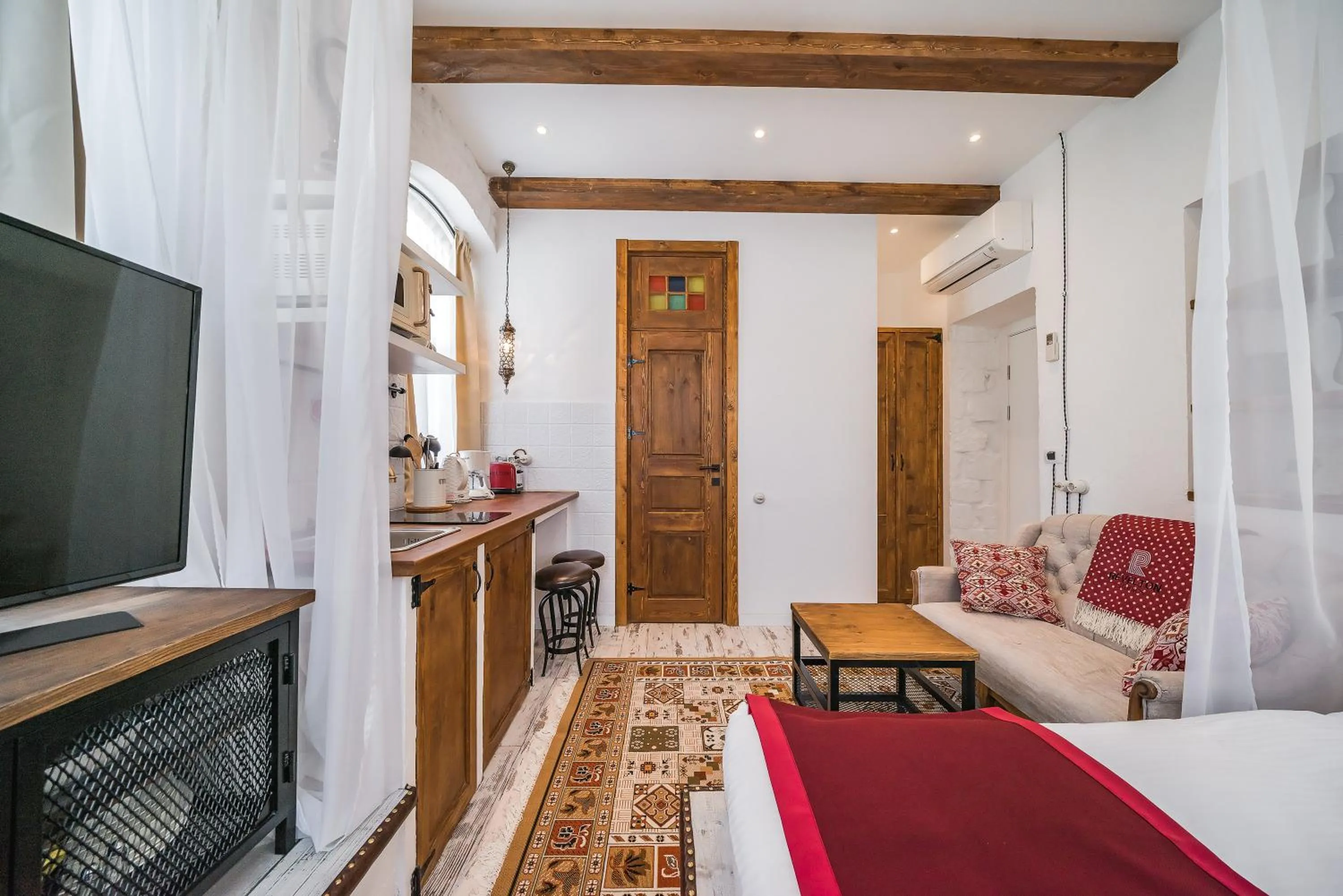 TV and multimedia, Bed in R Studios Old Baku