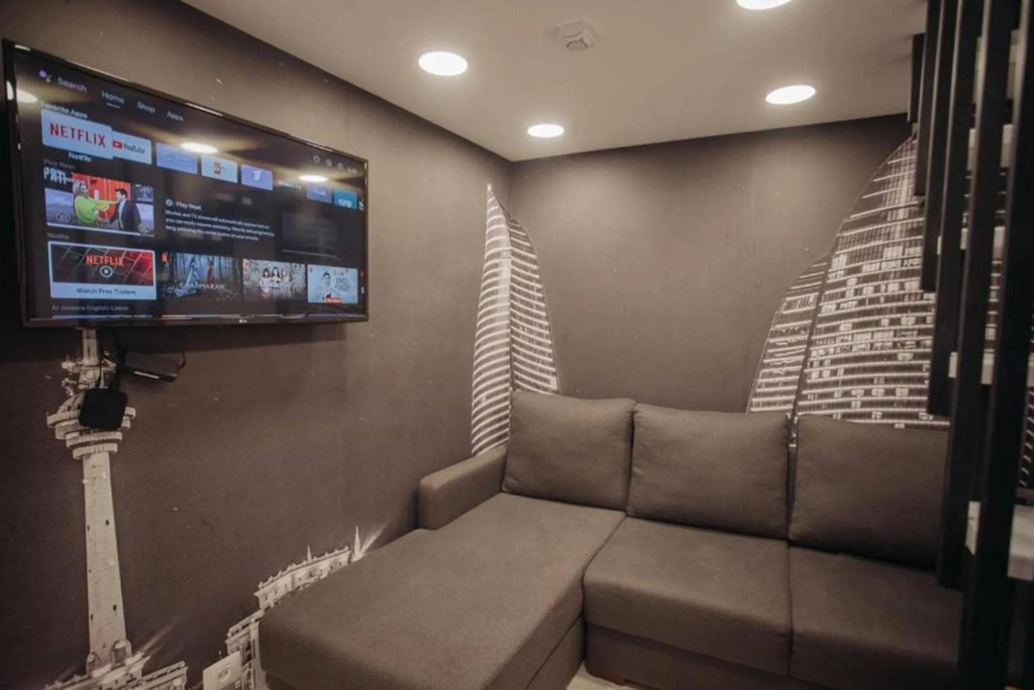 Communal lounge/ TV room in R Studios Old Baku