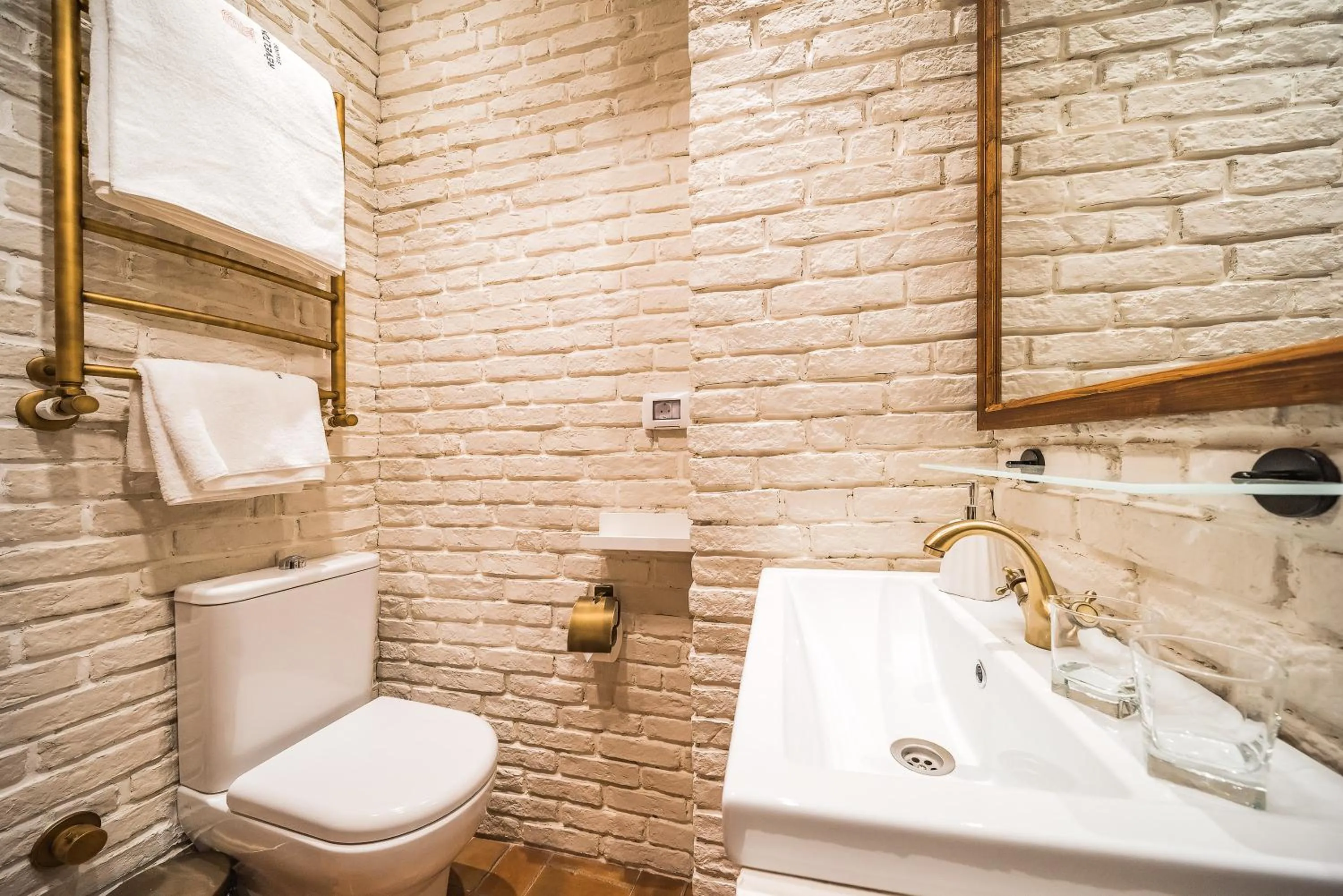 Shower in R Studios Old Baku