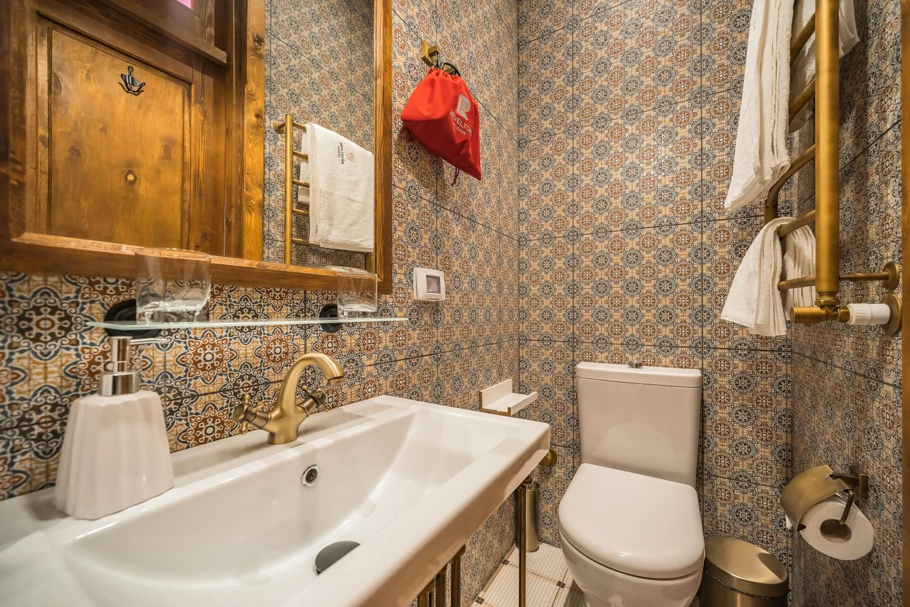 Shower in R Studios Old Baku