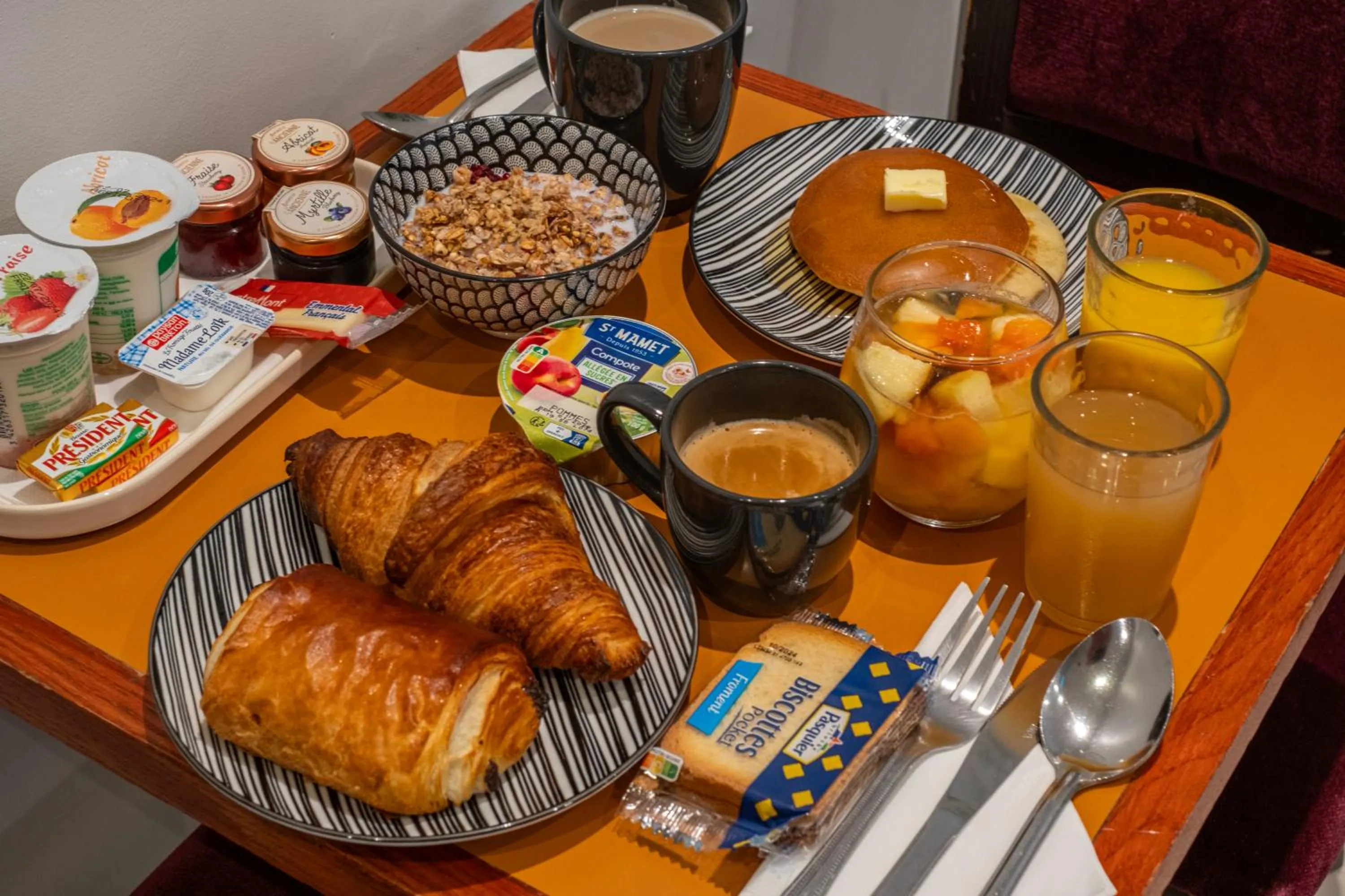 Breakfast in Hotel la Perle Montparnasse