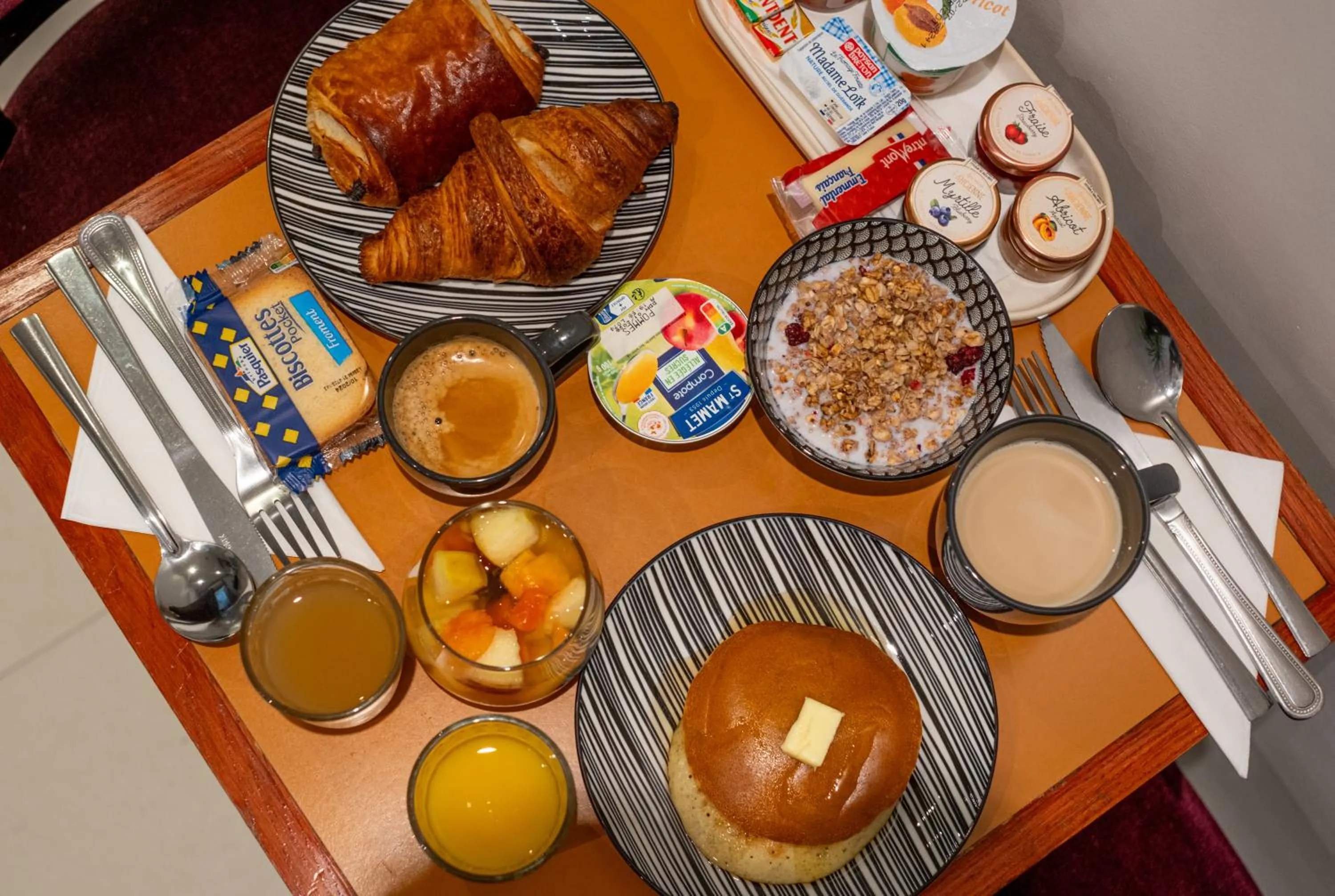 Breakfast in Hotel la Perle Montparnasse