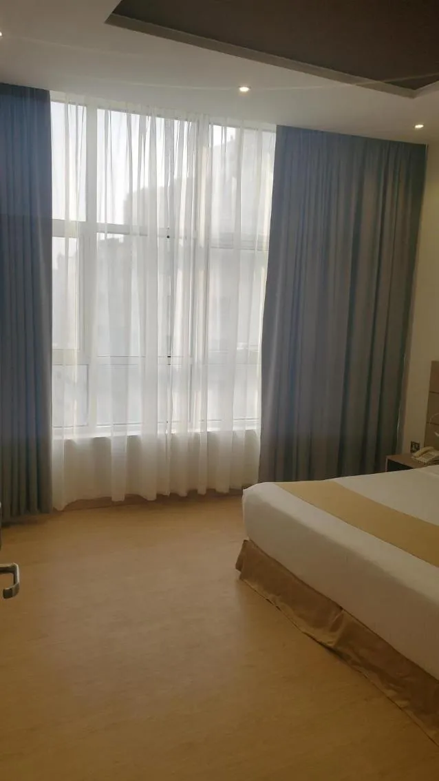 City view, Bed in Aldar Hotel