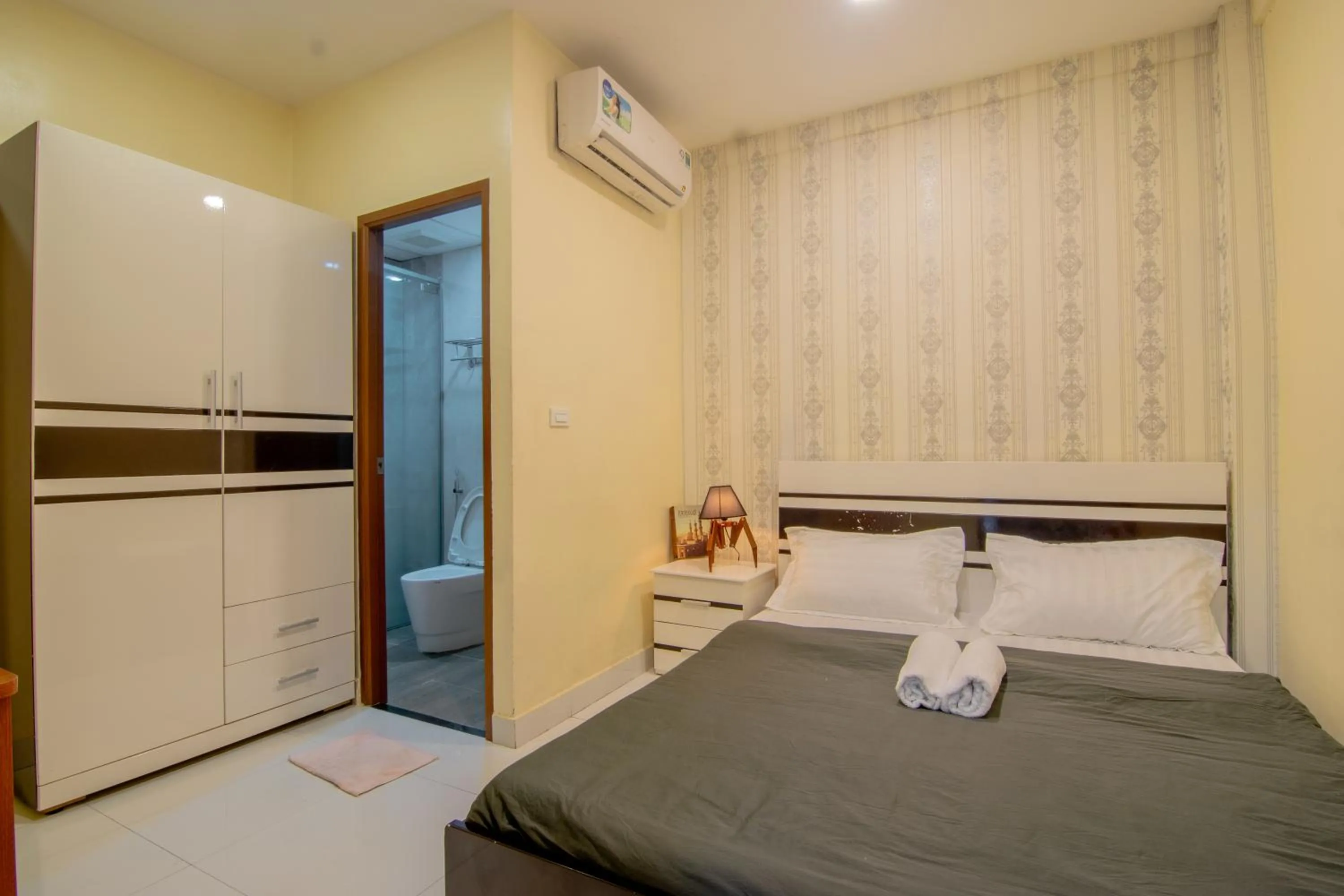 Bed in Local Home Pham Ngu Lao