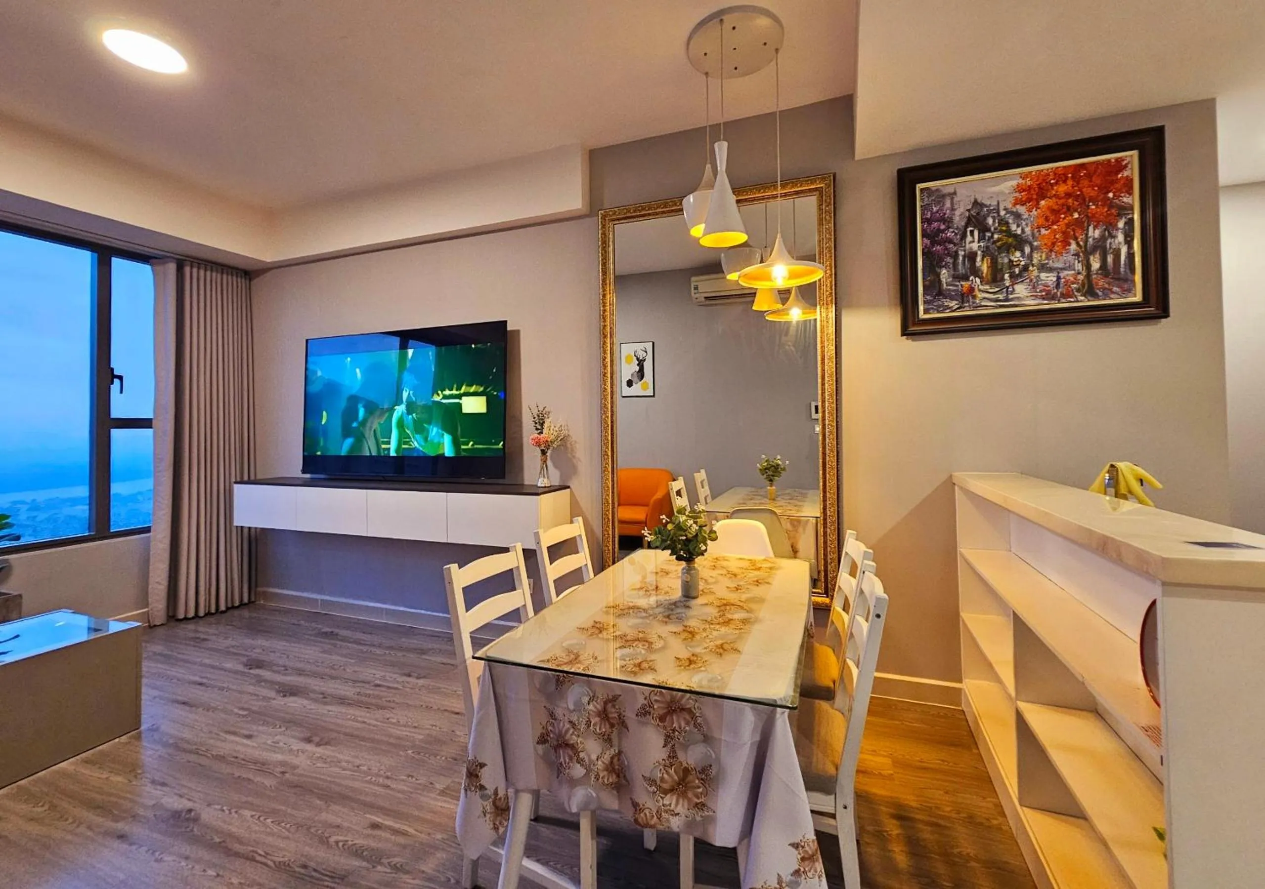 TV and multimedia, Dining Area in Local Home Pham Ngu Lao