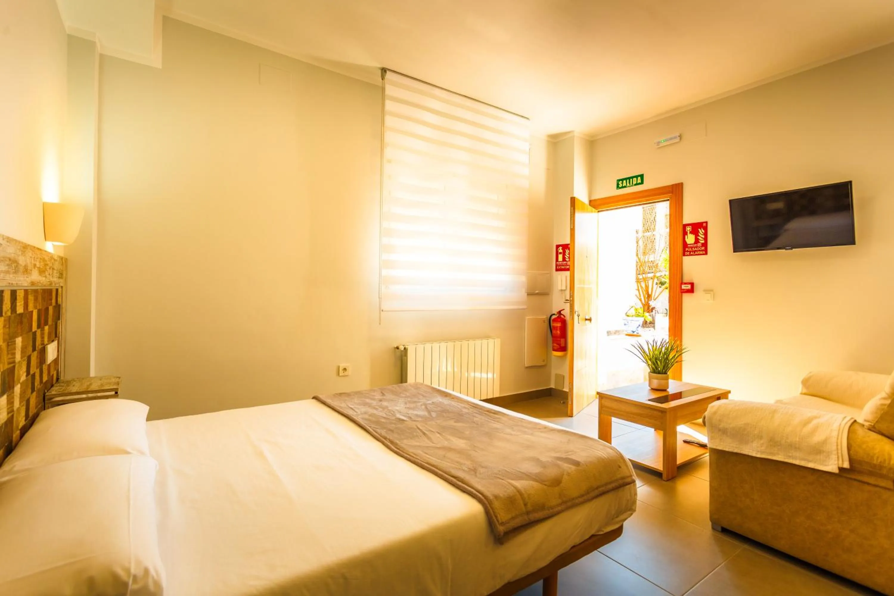 View (from property/room), Bed in Apartamentos Turísticos Cúllar Vega