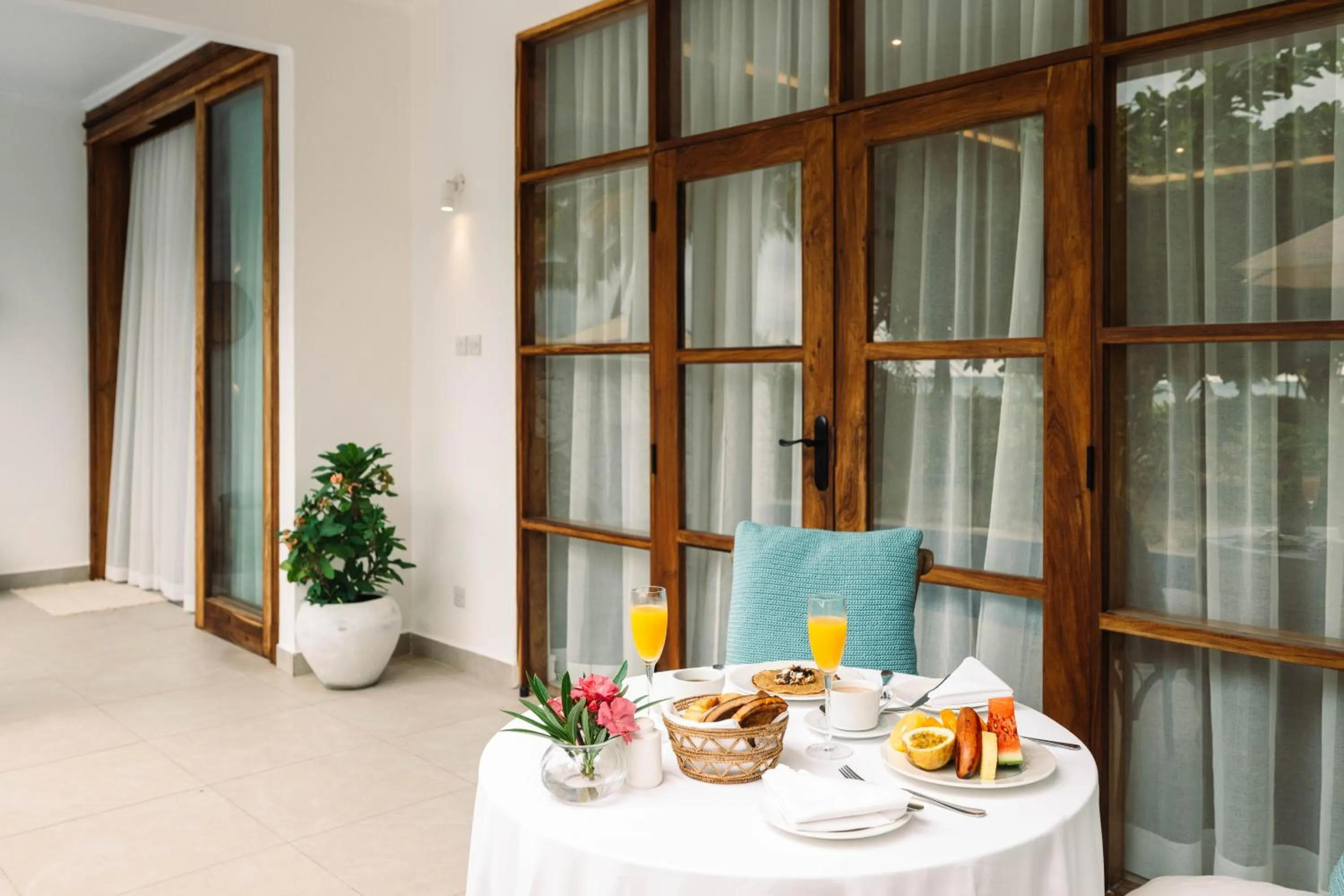 Breakfast in Kisiwa on the Beach