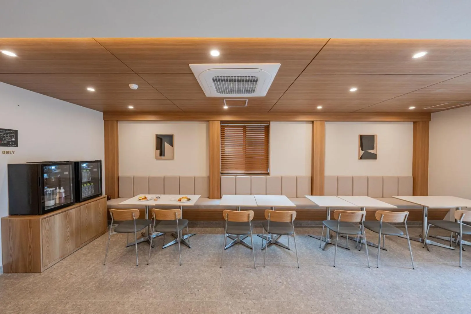 Restaurant/places to eat in H-avenue Hotel Munhyeon