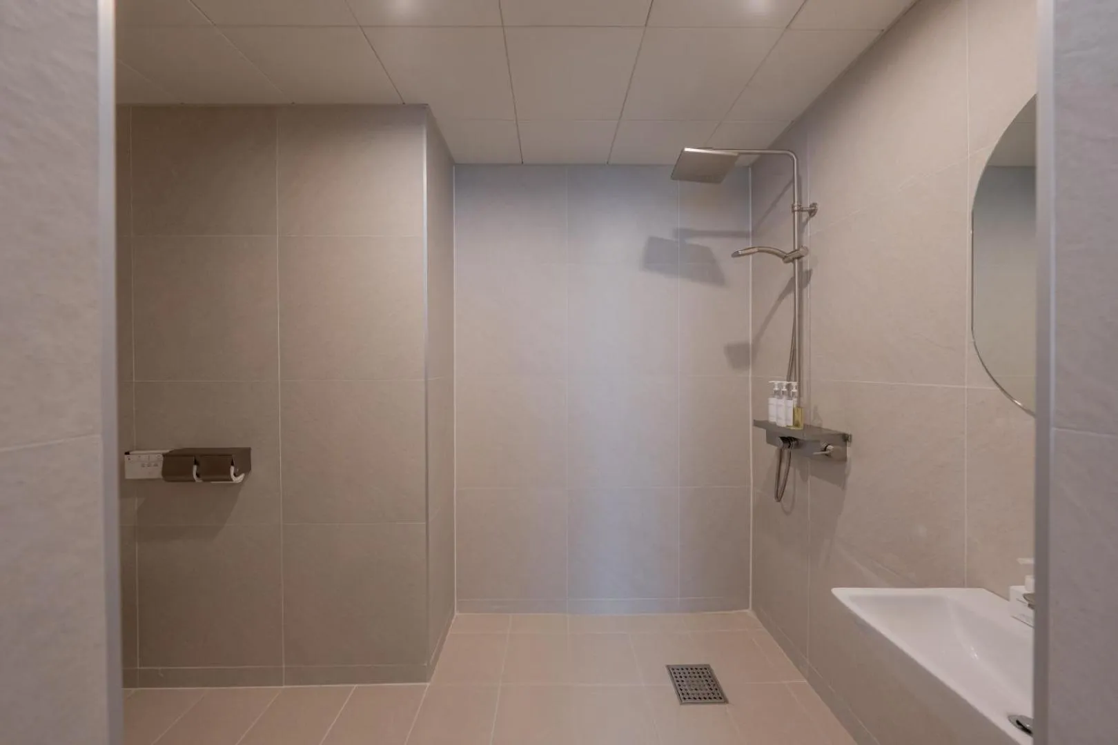Shower in H-avenue Hotel Munhyeon