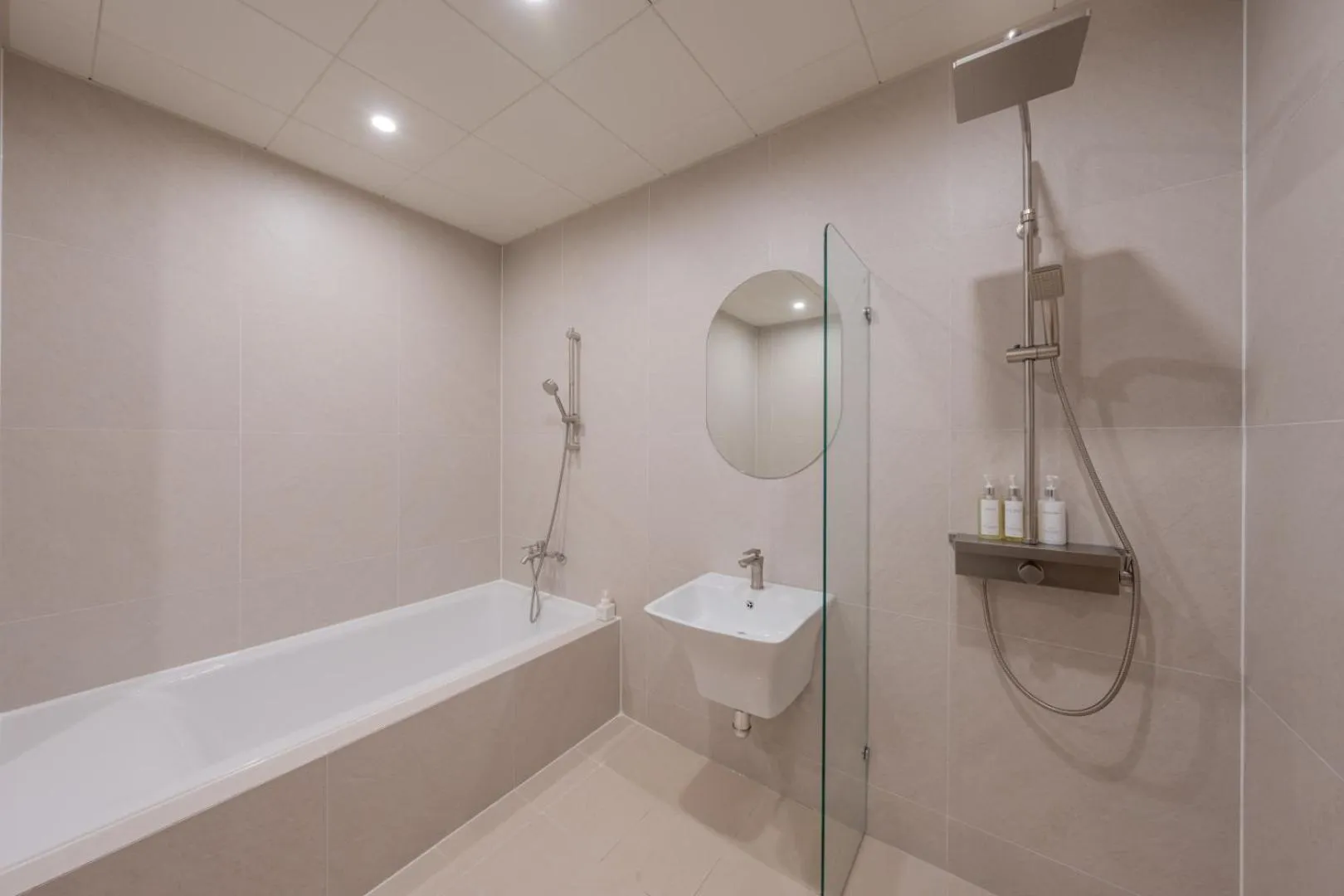 Shower in H-avenue Hotel Munhyeon