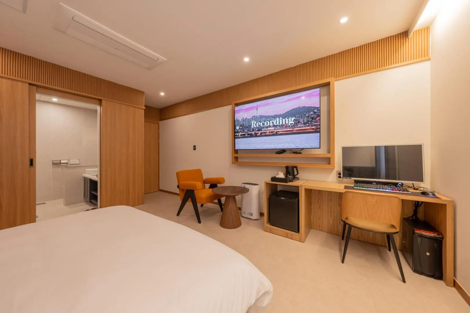 TV and multimedia, Bed in H-avenue Hotel Munhyeon
