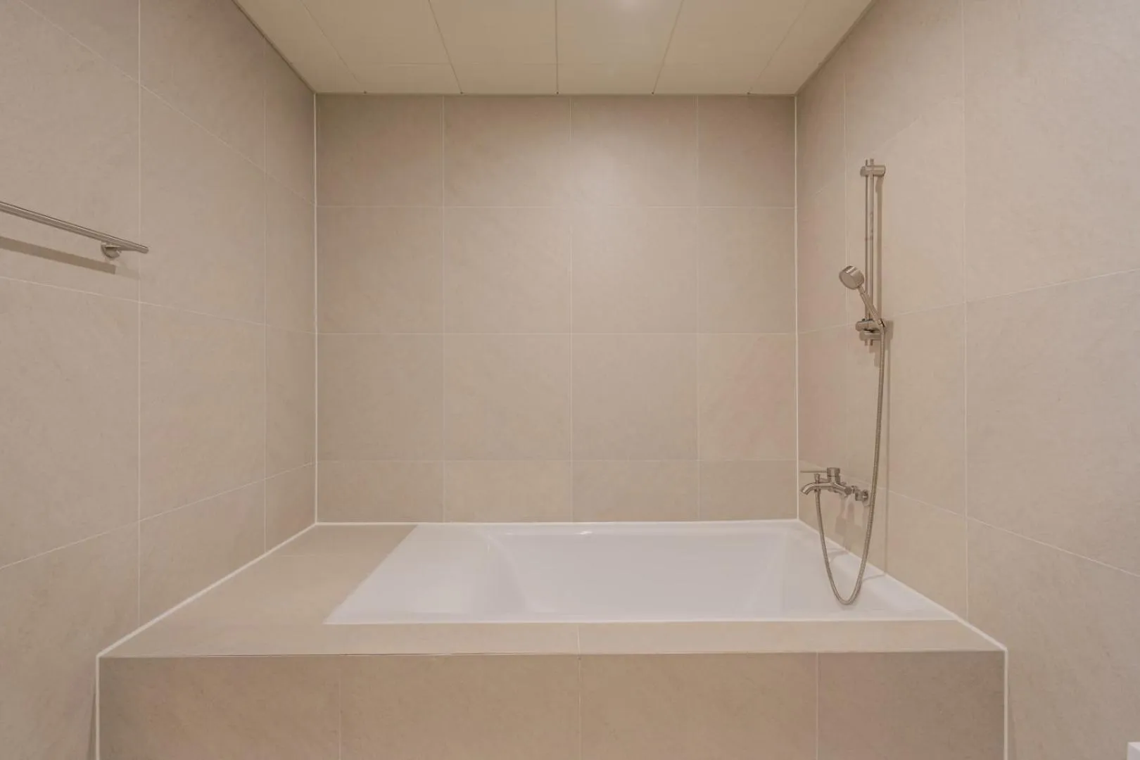 Shower in H-avenue Hotel Munhyeon