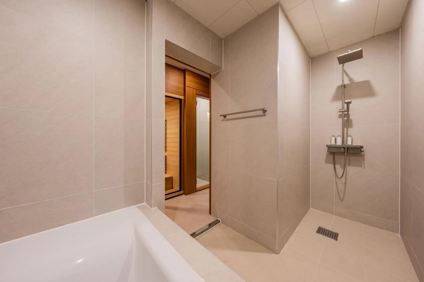 Shower in H-avenue Hotel Munhyeon