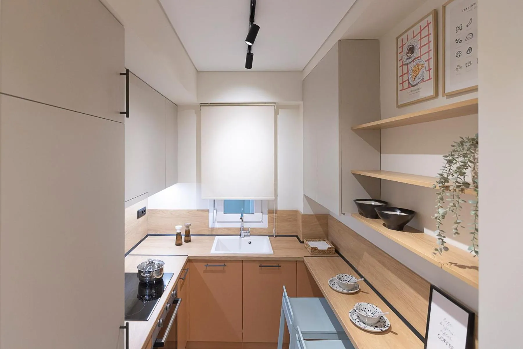 Kitchen or kitchenette in Urban Folks Svolou