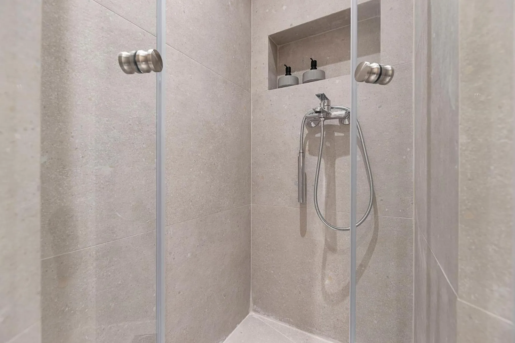 Shower in Urban Folks Svolou