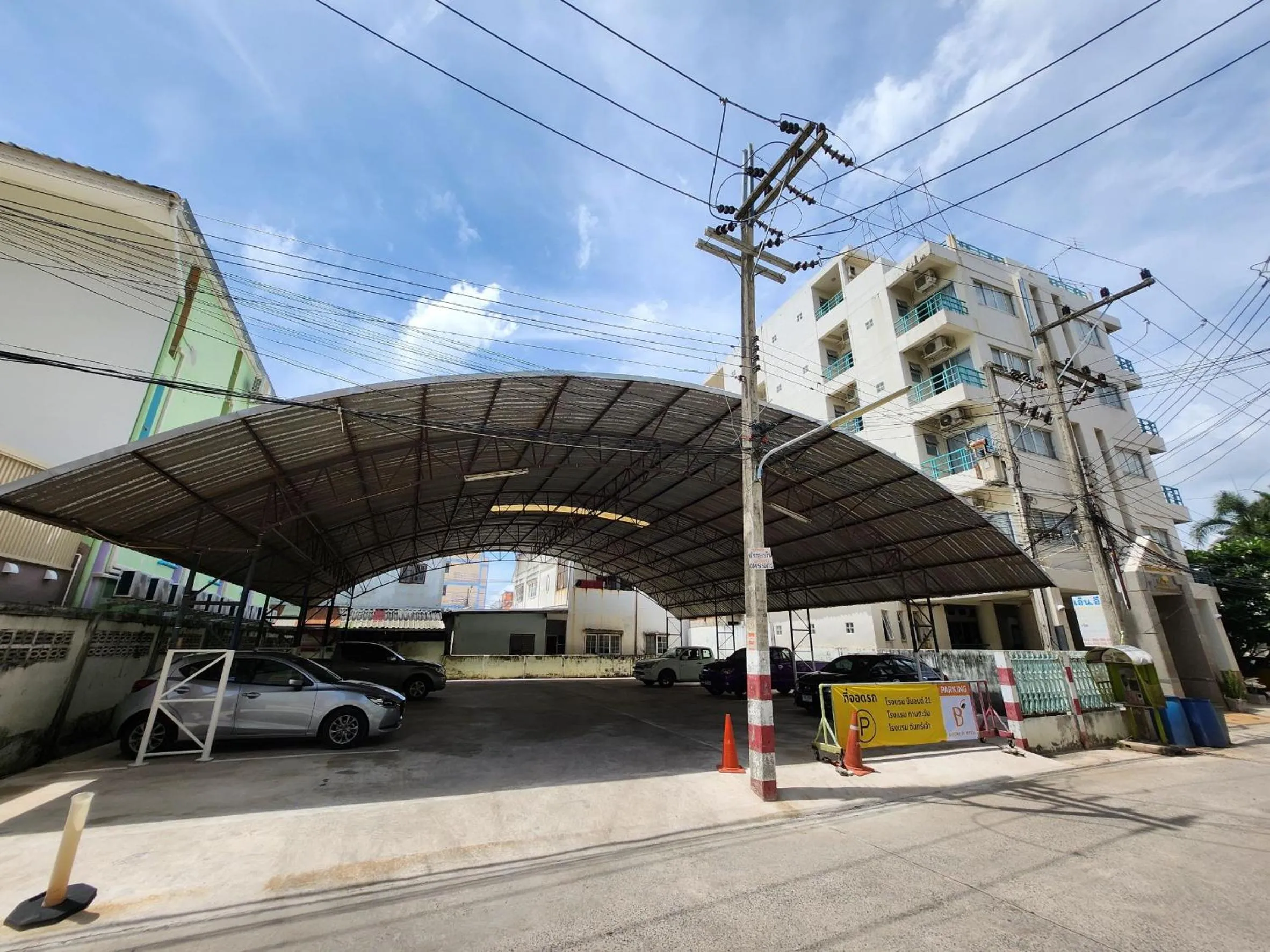 Parking in Beyond 21 Hotel