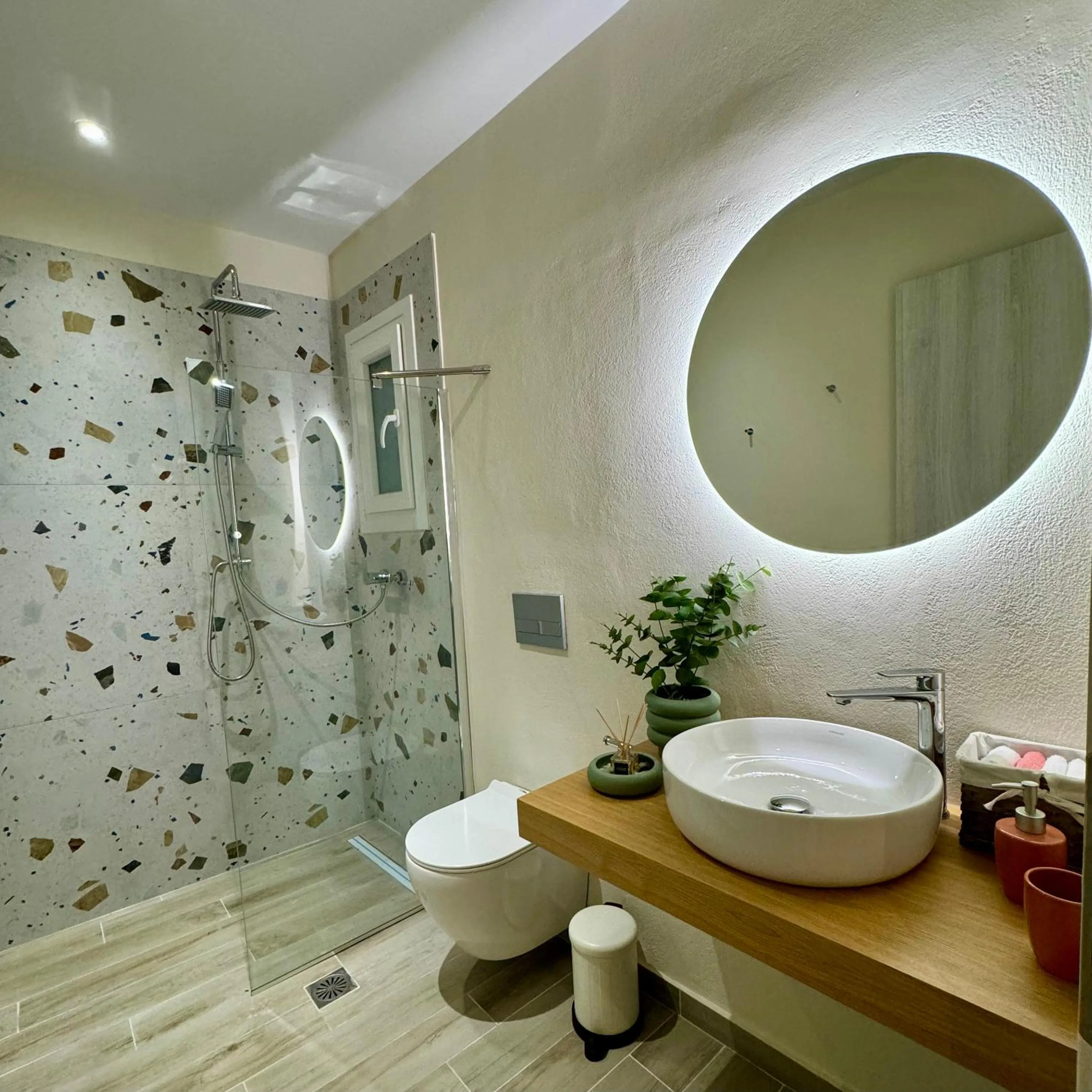 Shower in Apidalos Apartments
