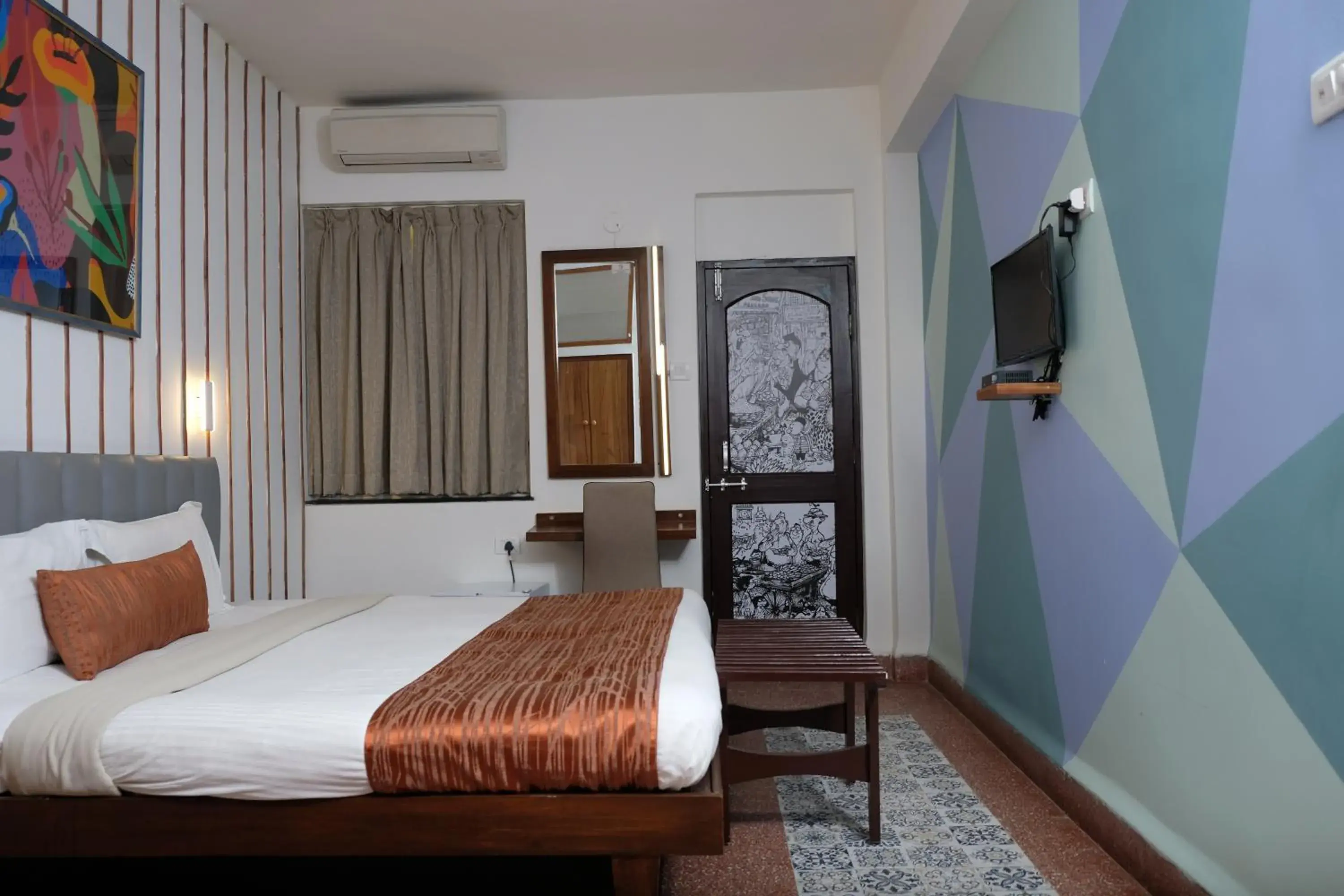 Deluxe Room - single occupancy in Hotel Gopika International Deluxe Room - single occupancy in Hotel Gopika International