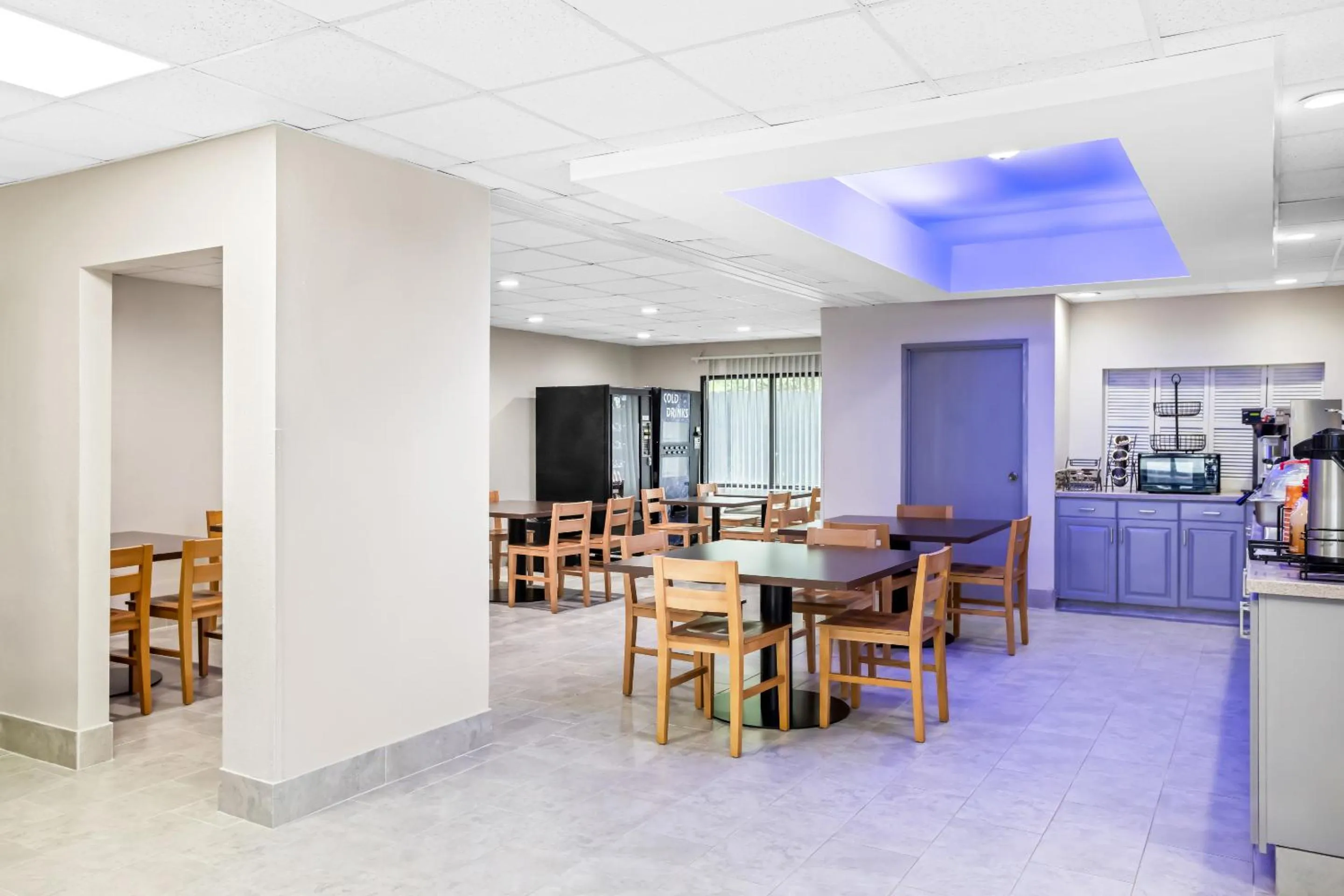 Breakfast in Econo Lodge