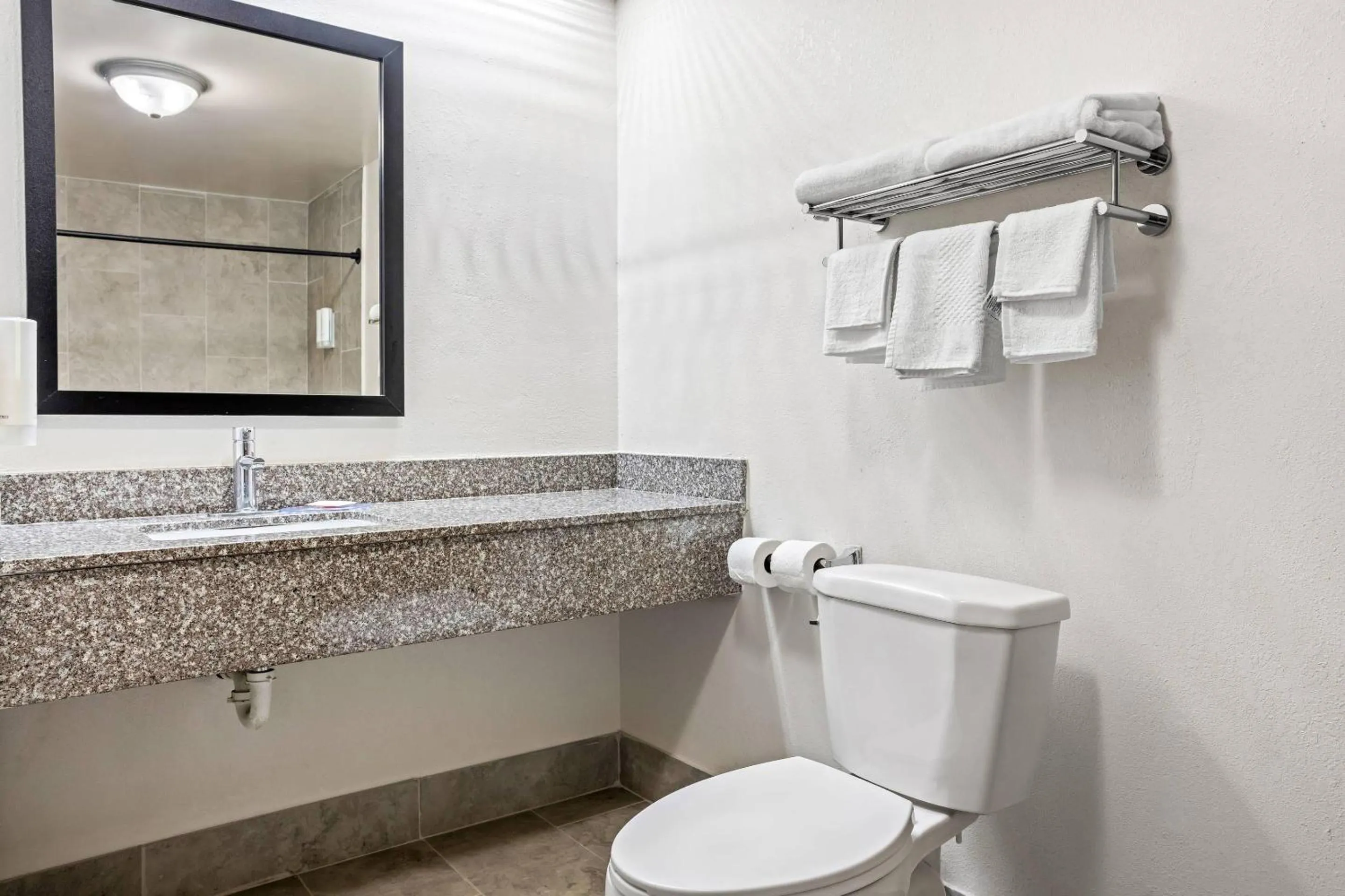 Bedroom in Econo Lodge