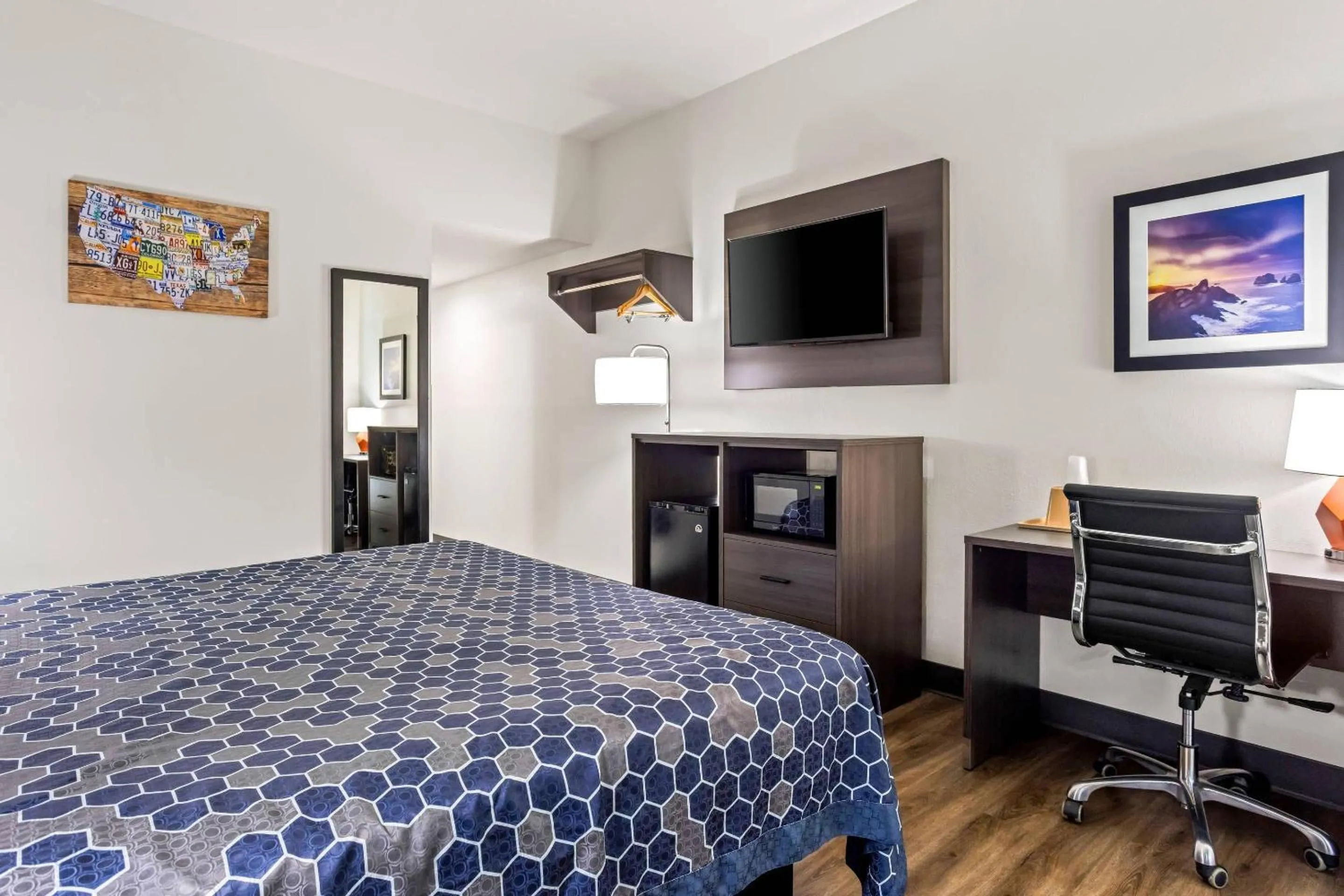 Bedroom, Bed in Econo Lodge