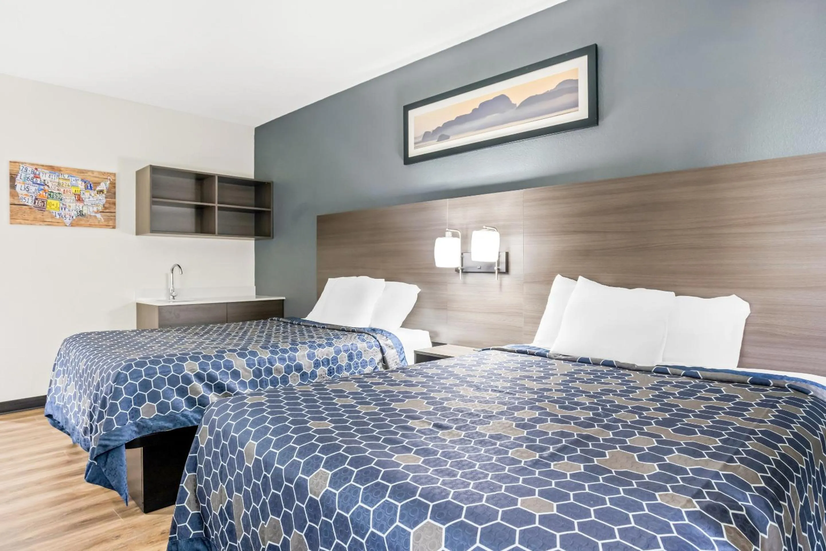 Bedroom, Bed in Econo Lodge