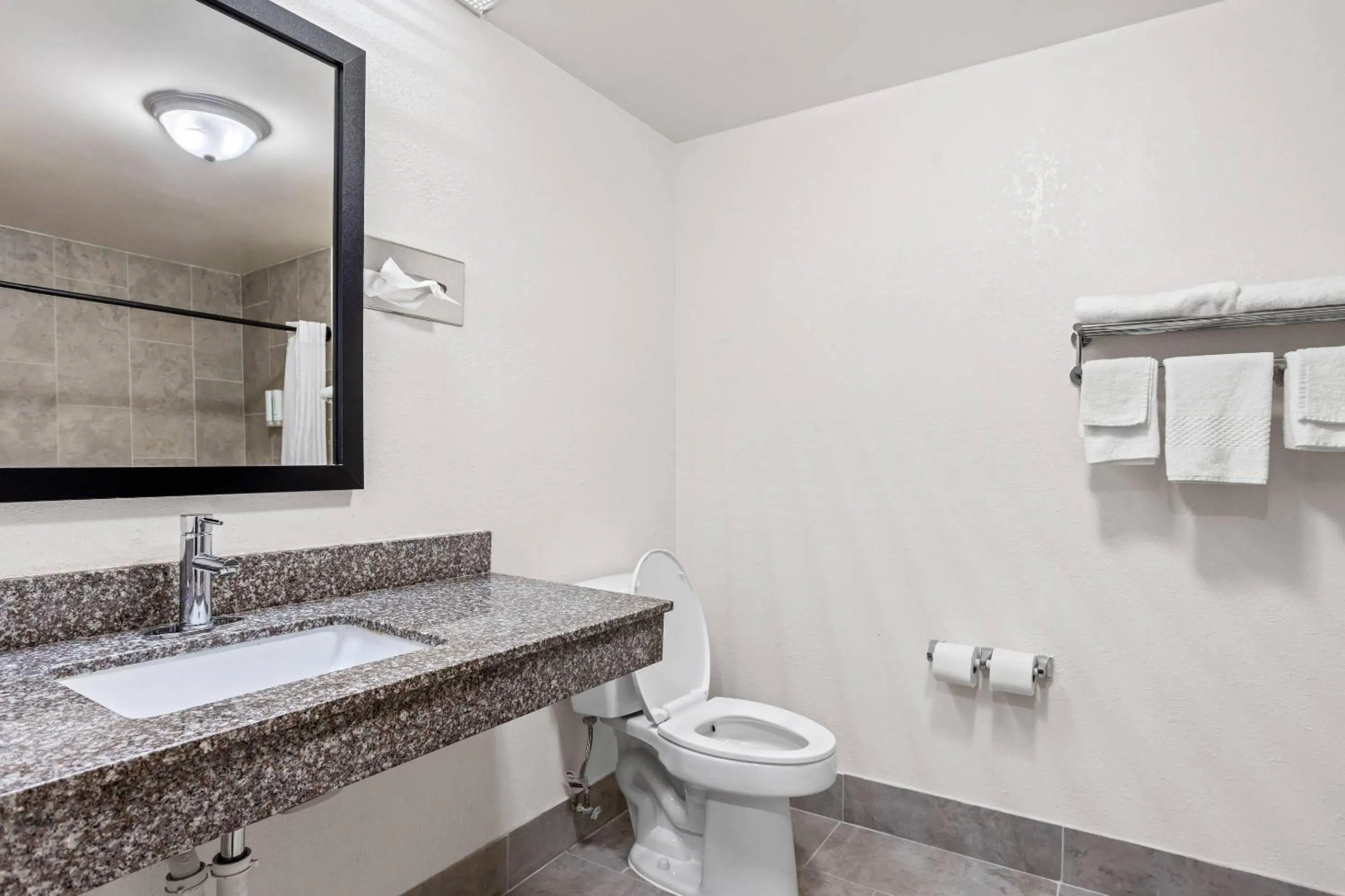 Bedroom in Econo Lodge